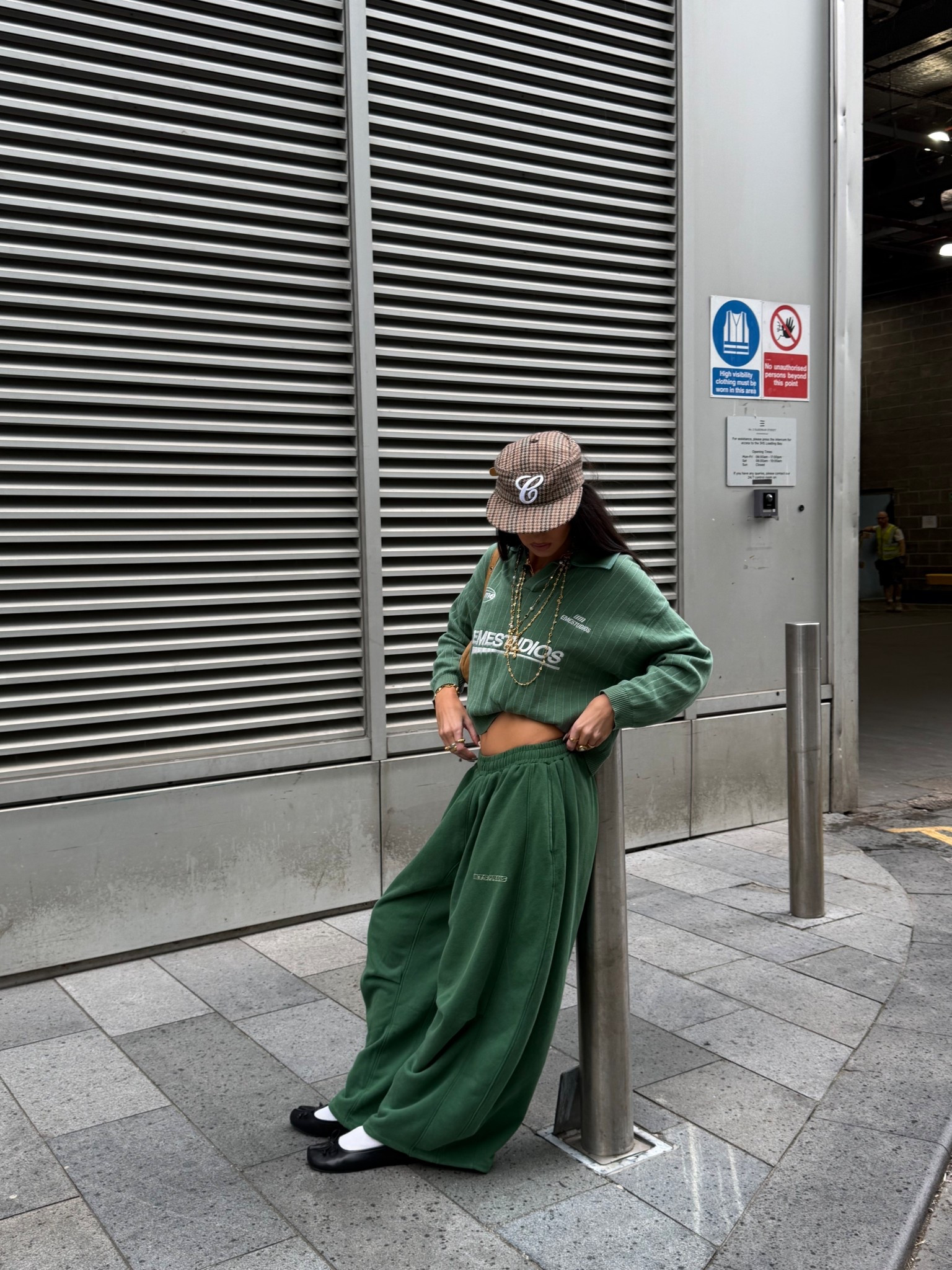 spring outfits 2026💚 effortless streetwear meets elevated comfort

Obsessed with this unisex green street style moment — featuring oversized baggy joggers with an elasticated waist + drawstring cuffs paired with a pinstripe knit polo for that relaxed but put-together vibe. Styled with a houndstooth flat cap, black tabi flats & layered jewellery for the ultimate cool-girl / cool-guy street style aesthetic.

Perfect for everyday wear — whether you’re running errands, heading to a coffee date, travelling, or pulling up to dance rehearsal. This look blends loungewear comfort with city-ready edge.

✨ Keywords: spring outfits 2026, streetwear outfits, street style look, unisex fashion, baggy joggers outfit, oversized fit, green outfit ideas, casual chic outfits, travel outfit inspo, airport outfit, loungewear set, relaxed fit styling, athleisure aesthetic, minimal streetwear, neutral street style, everyday outfit ideas, comfy but stylish, urban outfit inspo, coffee run outfit

#springoutfits #streetwearstyle #ltkstyle #ltkfashions #casualoutfits #unisexfashion #athleisurewear #streetstyleinspo #outfitinspo #traveloutfit #everydaystyle #oversizedfashion

#LTKmens #LTKstyletip #LTKspring