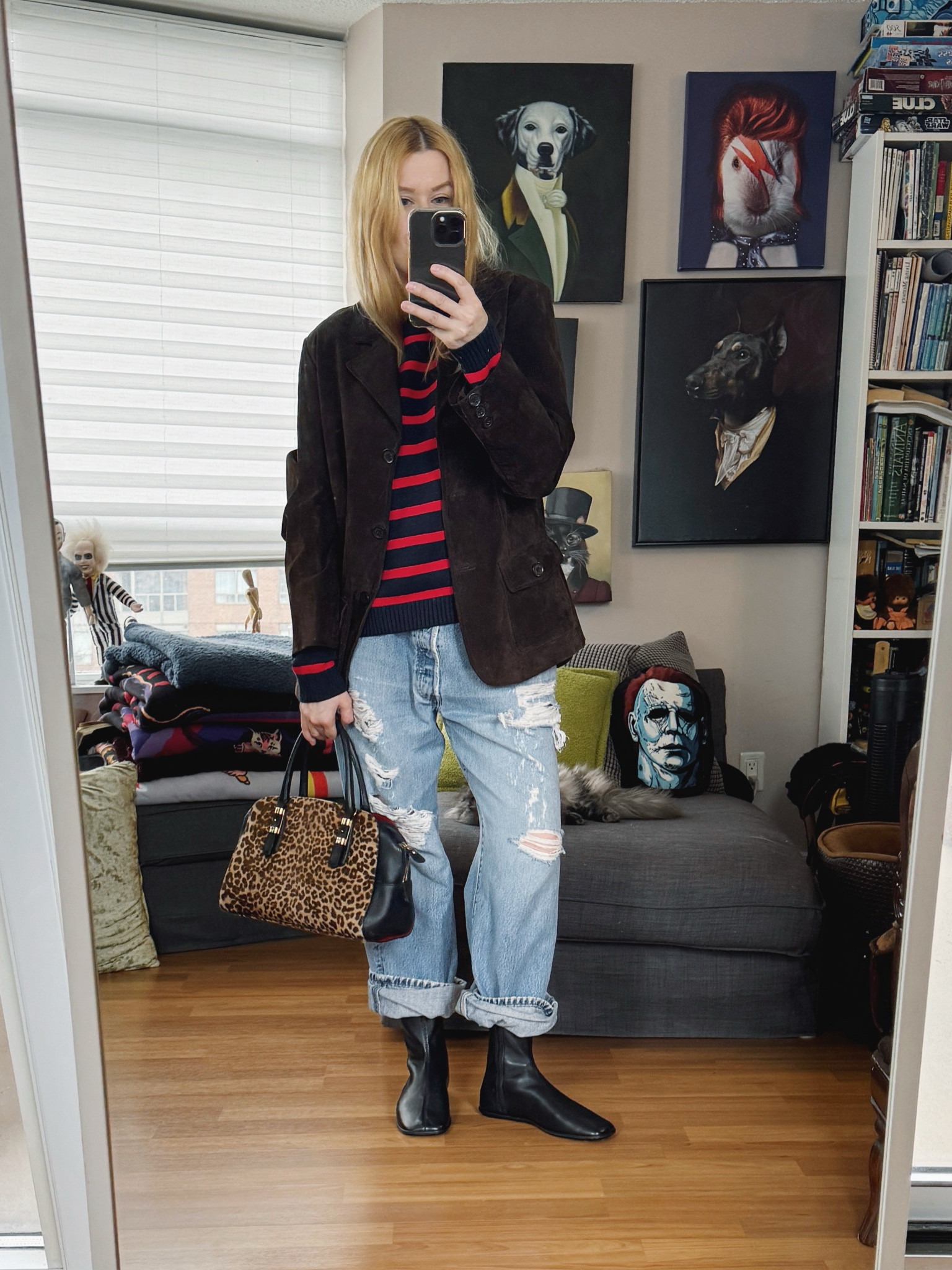 I got my shit together and documented an outfit this week. This is the one I couldn’t wait to wear last week. 
Jeans, bag, and blazer are vintage. 

#winteroutfit #ferragamo #simons #wintertrends #torontostylist #StyleOver40  #secondhandFind #fashionstylist #slowfashion #vintagestyle #fringejacket #FashionOver40  #vintagestyle #genX #genXStyle #shopSecondhand #genXInfluencer #genXblogger #secondhandDesigner 





#LTKStyleTip #LTKShoeCrush #LTKOver40