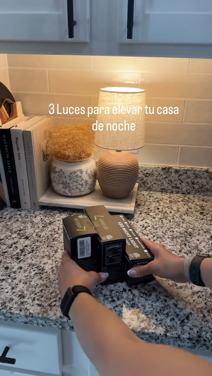 El cambio que estas pequeñas luces dan en la noche es increíble y además hace tu casa lucir more expensive. 



#LTKHome