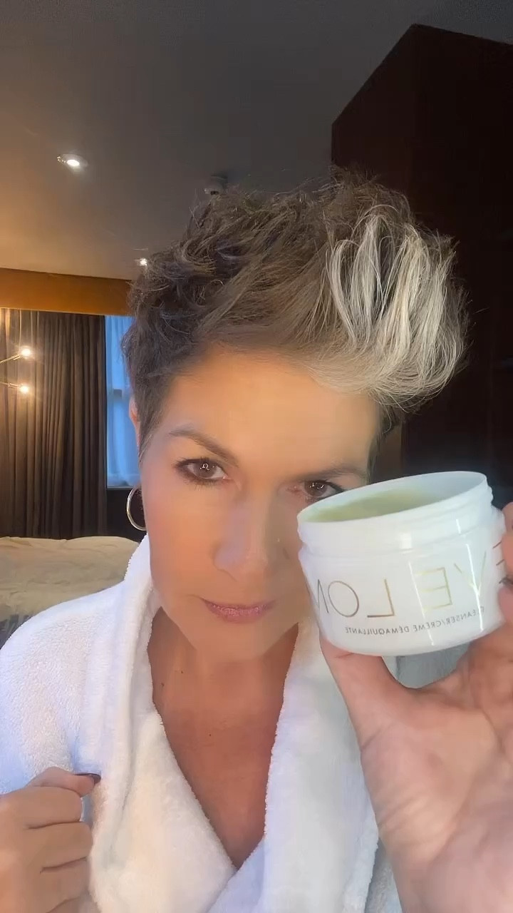 My freshen up 5 minute glow routine for you - products attached 🤍