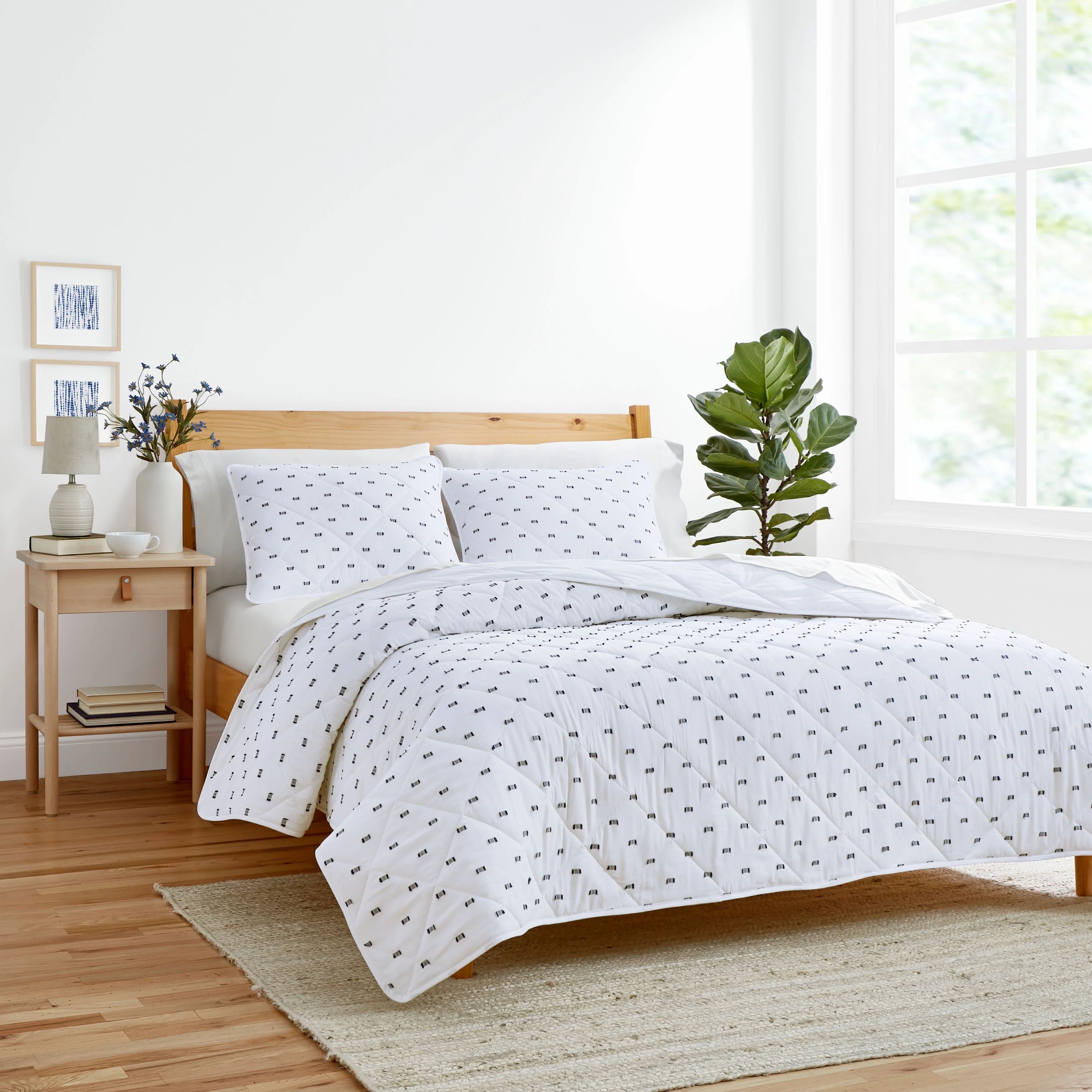 Gap Home Clipped Dot Organic Cotton Blend Quilt, Full/Queen, White/Navy, 1-Piece | Walmart (US)