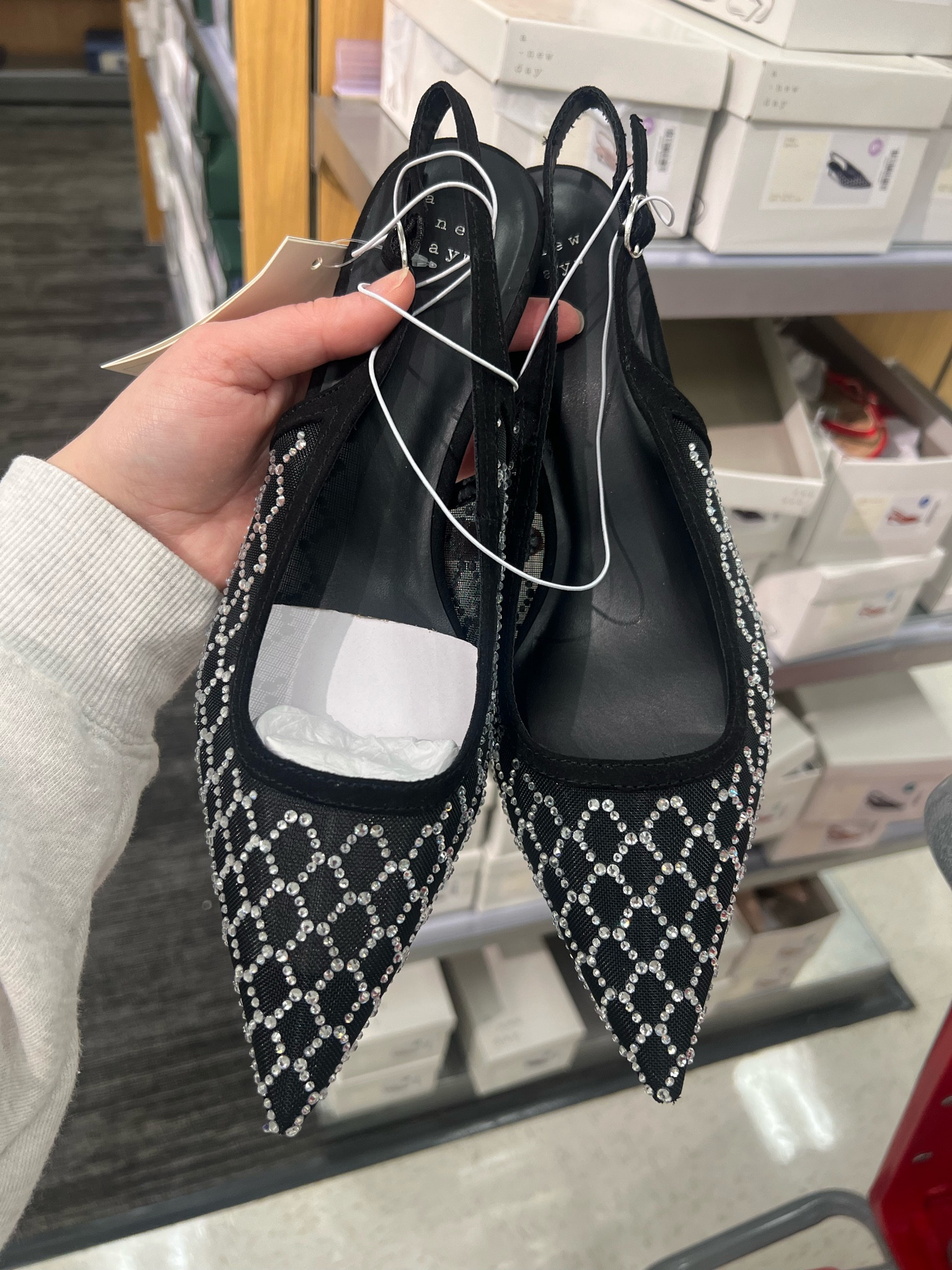 Embellished slingback kitten heels



#LTKGiftGuide #LTKStyleTip #LTKShoeCrush