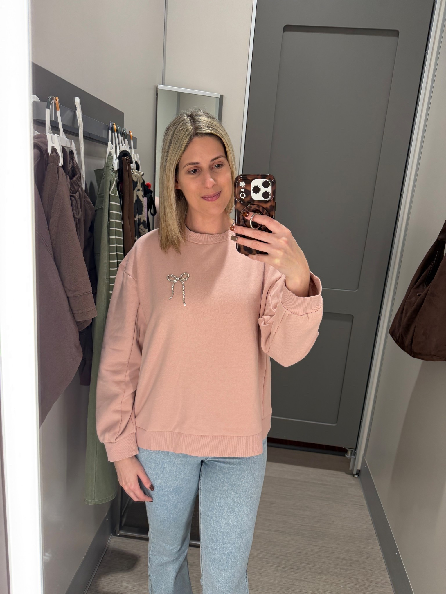 Cute fall/Christmas sweater! It has a rhinestone bow 🤩🎀 sized up to a large.

target fashion, target style, fall sweater, christmas sweater, oversized pull over


#LTKHoliday #LTKSeasonal