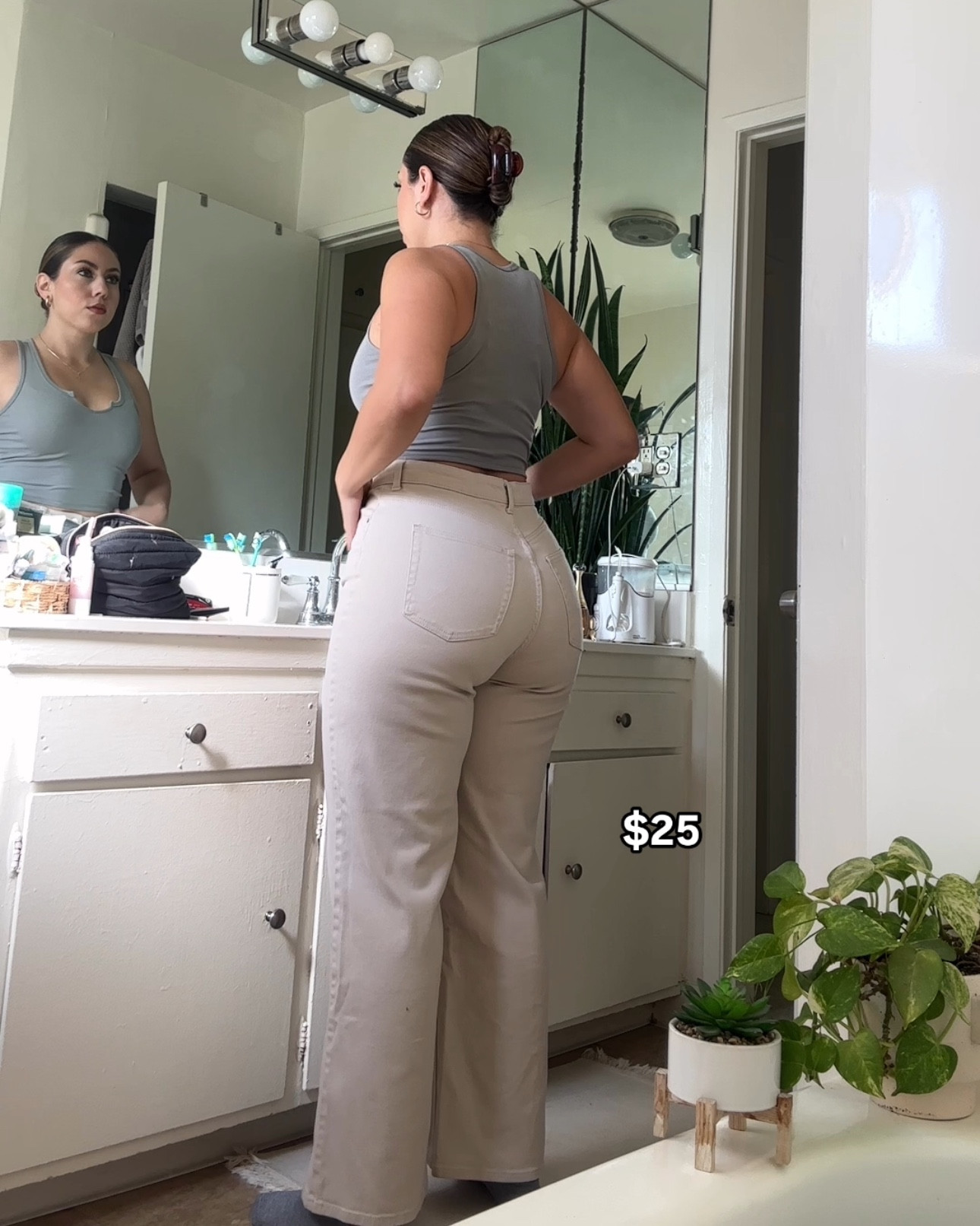 $25 is such a good deal for these jeans!!! Linked in my LTK!🔗👖 I’ve worn these multiple times and the quality is so good after several washes. Make sure that when you purchase these, it says curvy style to get this fit!!!
.
.
.

#hm #jeans #curvyfit #midsize #hmfinds #curvyjeans #ootd #midsizestyle #latina #midsizefashion #midsizeoutfits

#LTKMidsize #LTKStyleTip #LTKFindsUnder50