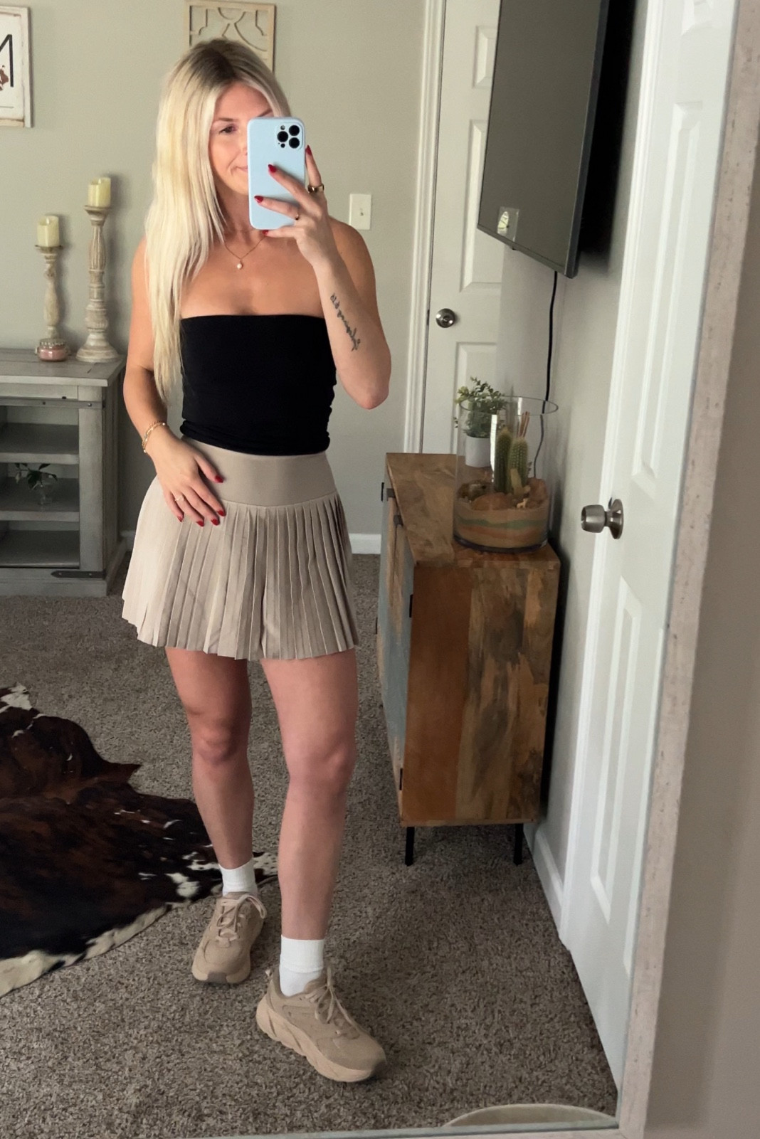 top: xs
skort: s
shoes: 8