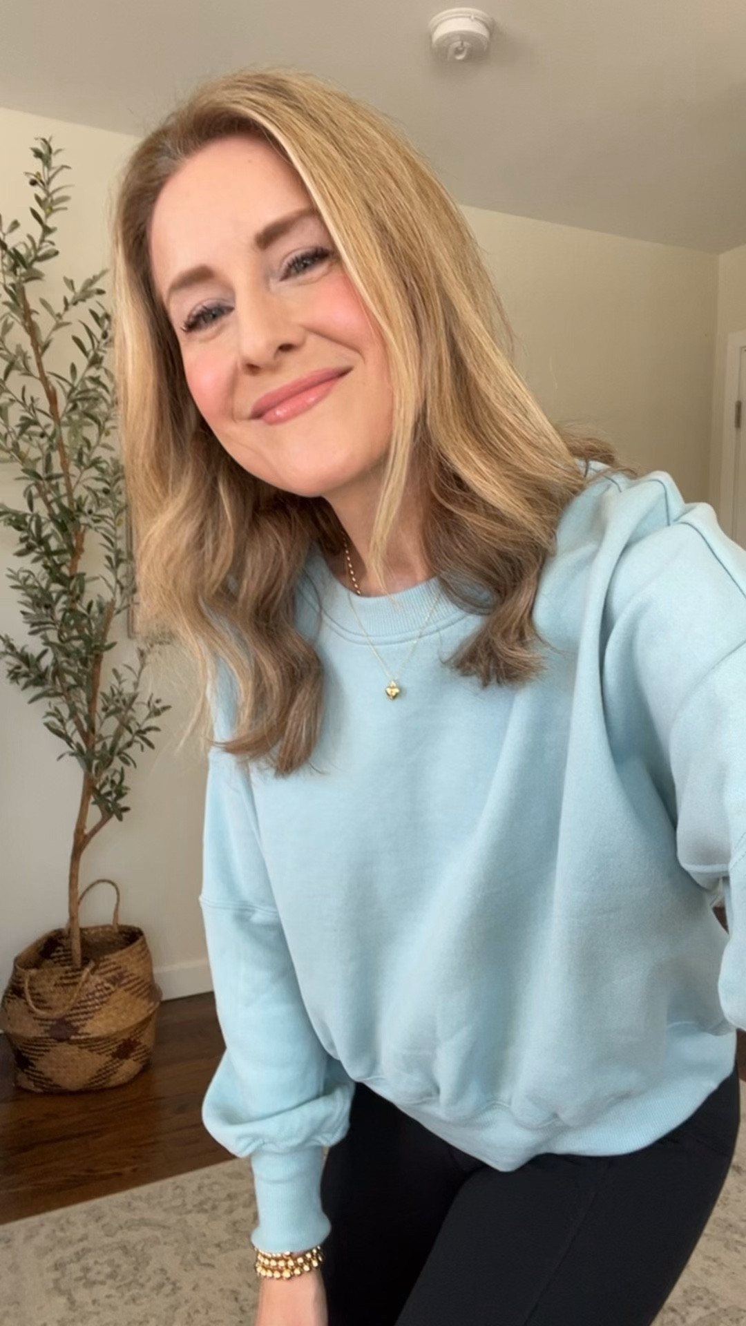 Yoga pants at kohls under $20 that are long enough for my 5’8” frame! Wearing size small. #kohlsfinds 