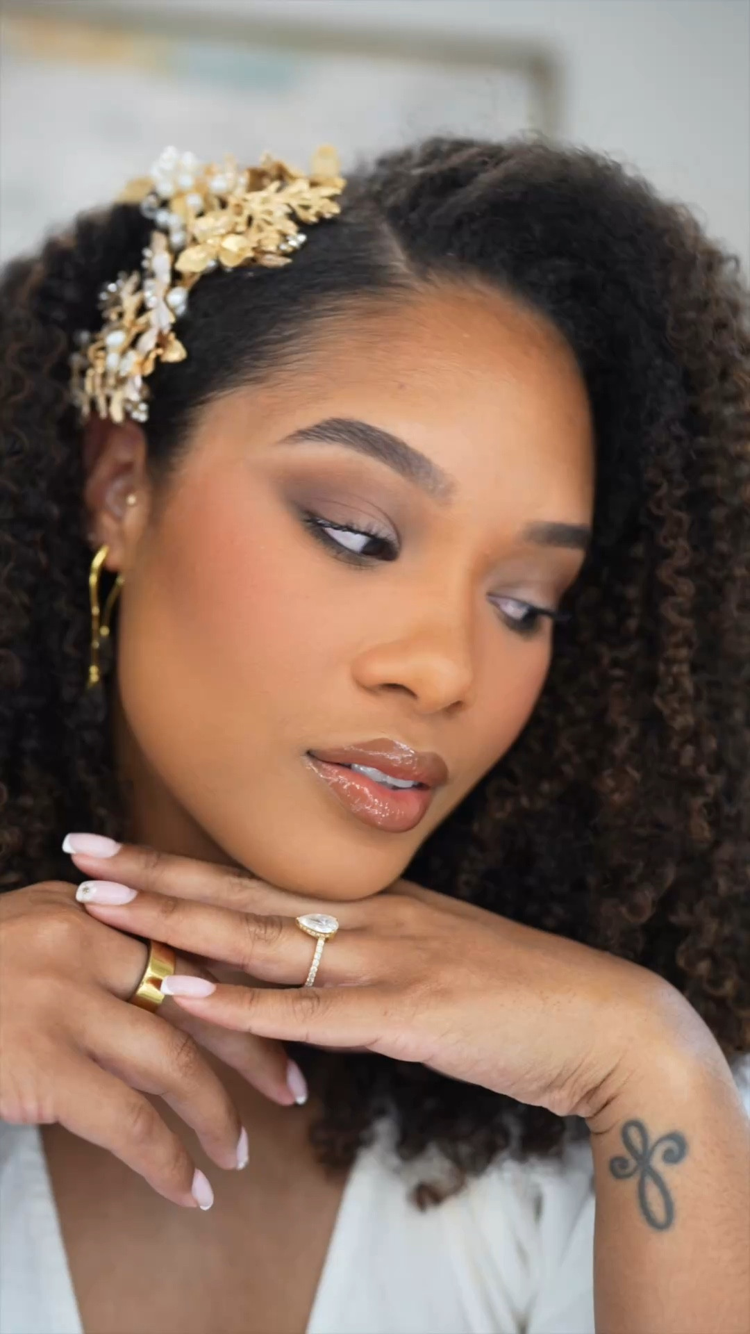 he first of what i’m sure will be many bridal hairstyle trials… unless we think this is the one?! i’m loving the ease of use + the slick look that the Briogeo sleek stick gave 😍

#BriogeoPartner #SleekStick #bridalhairstyle #curlybride