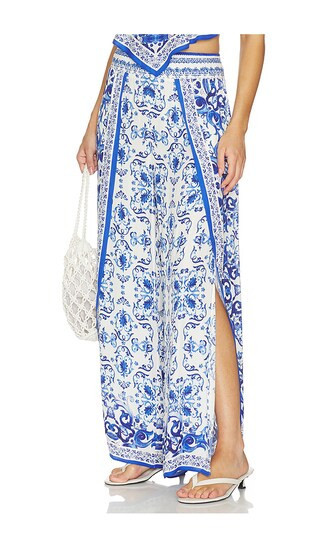 Alice + Olivia Larissa Pant in Blue. - size XS | Revolve Clothing (Global)