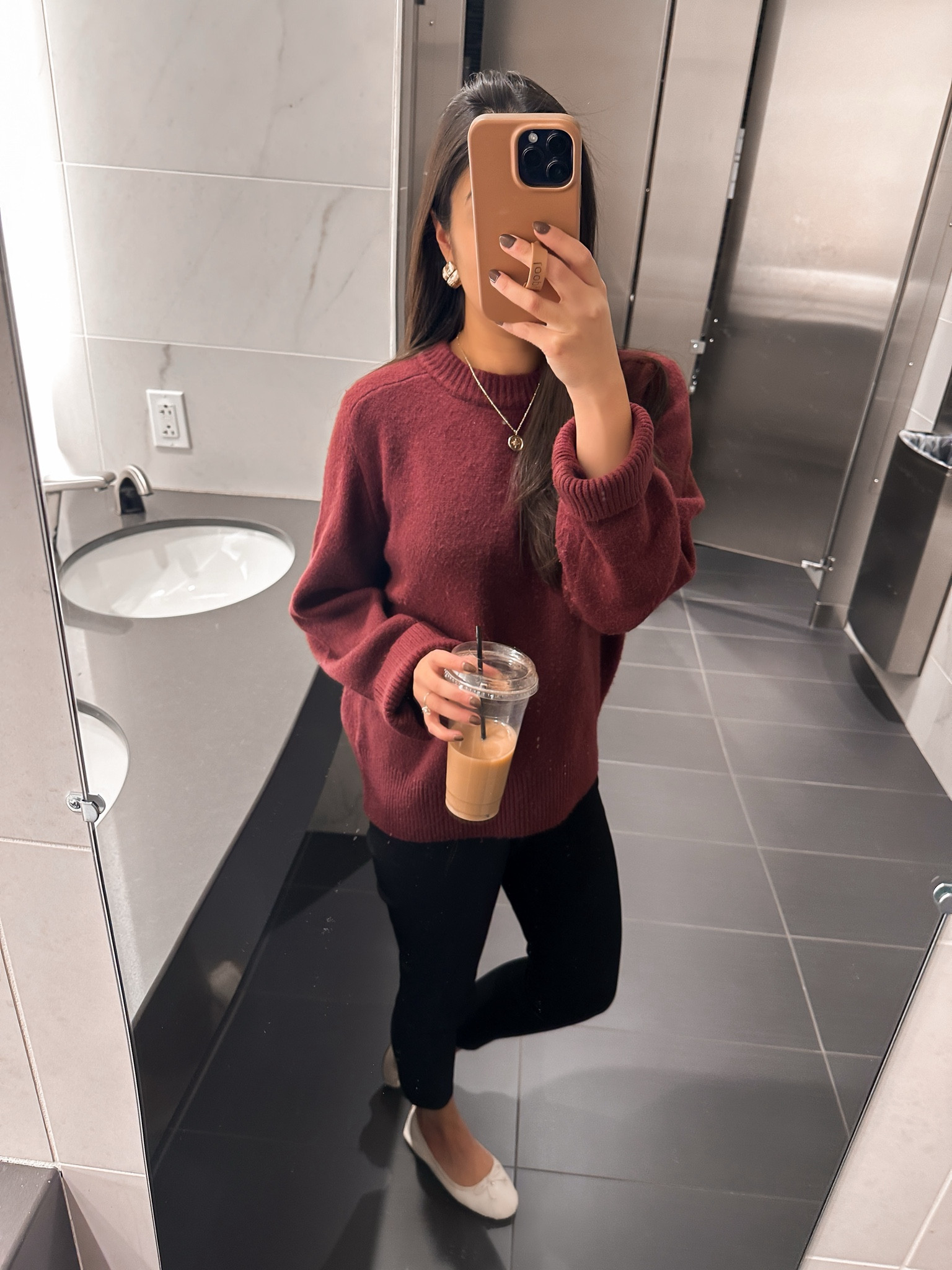 Thursday work OOTD 🍇✨


Winter work outfit, cold weather work look, petite work pants, petite trousers, petite work outfit, burgundy sweater, AnF new arrivals, Abercrombie, business casual, smart casual, 9-5, office looks, office outfit inspo

#LTKShoeCrush #LTKFindsUnder50 #LTKWorkwear