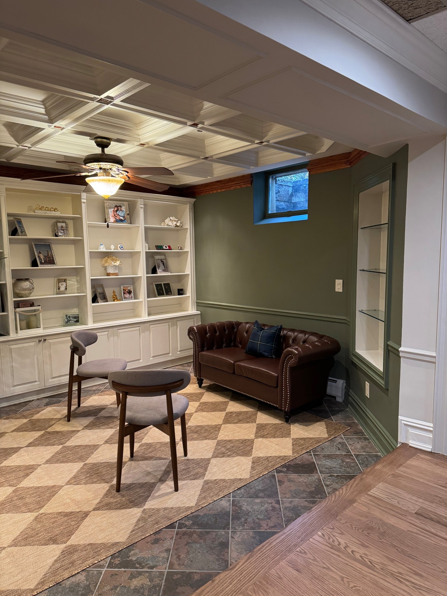 This is the kind of couch that makes a room feel expensive without trying.
Chesterfield-style Fox leather, deep button tufting, and that worn-in bar vibe.
Masculine, timeless, and shockingly affordable.

#LTKOver40 #LTKHome #LTKSaleAlert