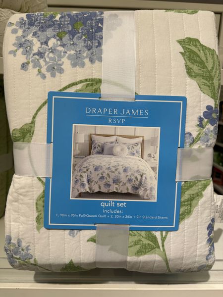 Such a pretty hydrangea quilt!  It even has scalloped edges.  It’s from the Draper James line and is perfect for a summer bedroom!

#ltkhydrangea #ltkscallopeddecor #ltkkohls #ltkdraperjames

#LTKhome #LTKSeasonal