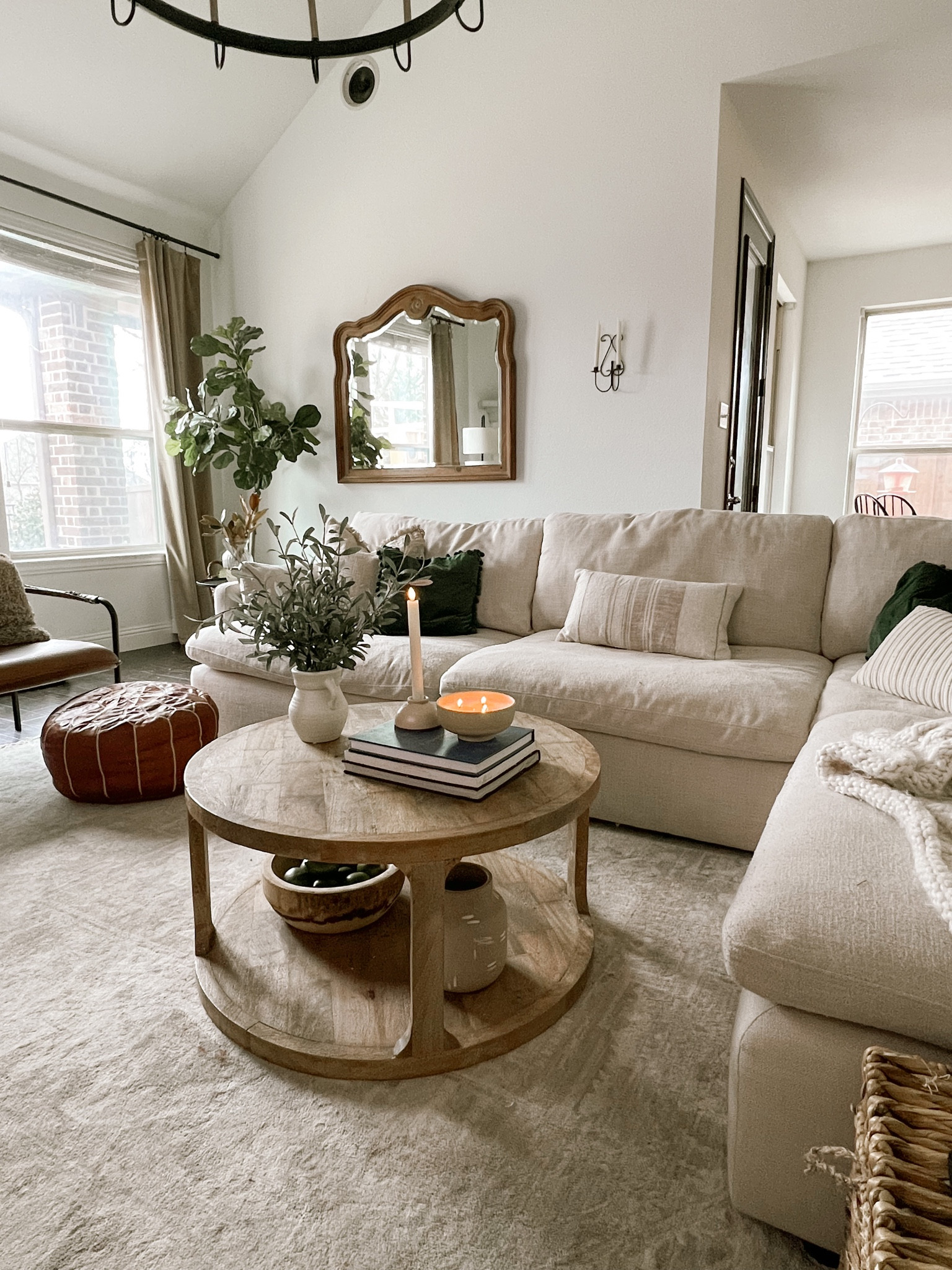 Spring flowers and pillows! Love updating those through the seasons 

#LTKhome #LTKSeasonal