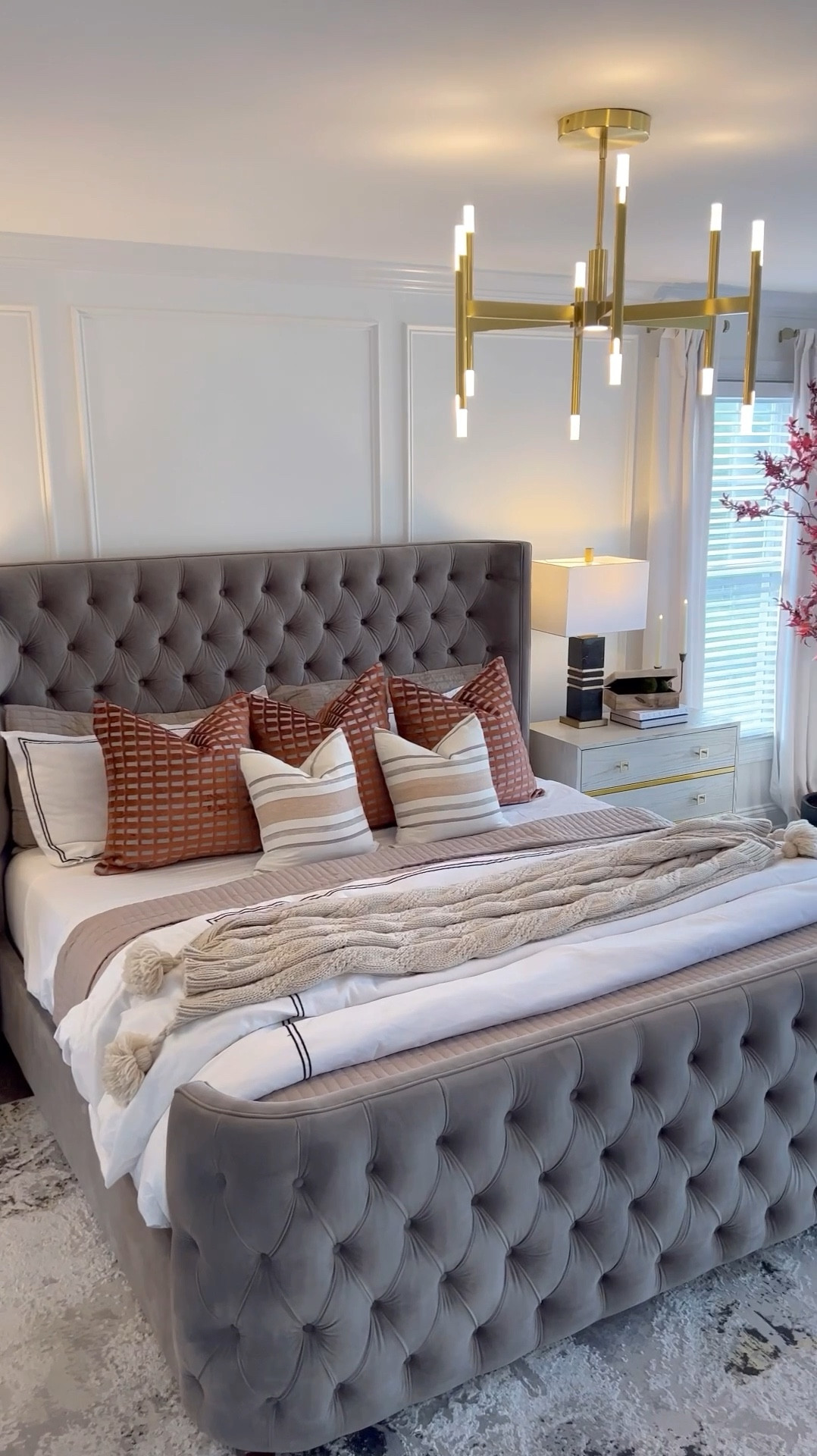 I love how simply changing your throw pillows can completely update the vibe of the room. Check out these cozy, fall bedroom finds!

#LTKHome #LTKSeasonal