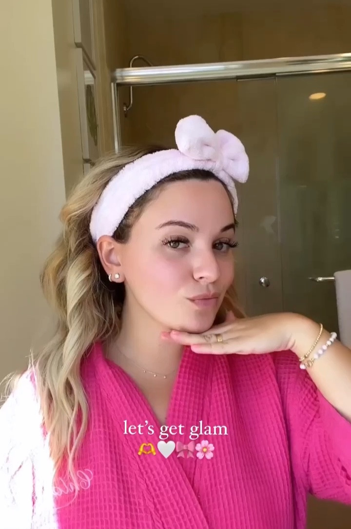 easy glam💗 all products linked!

#LTKbeauty #LTKSeasonal #LTKCyberweek