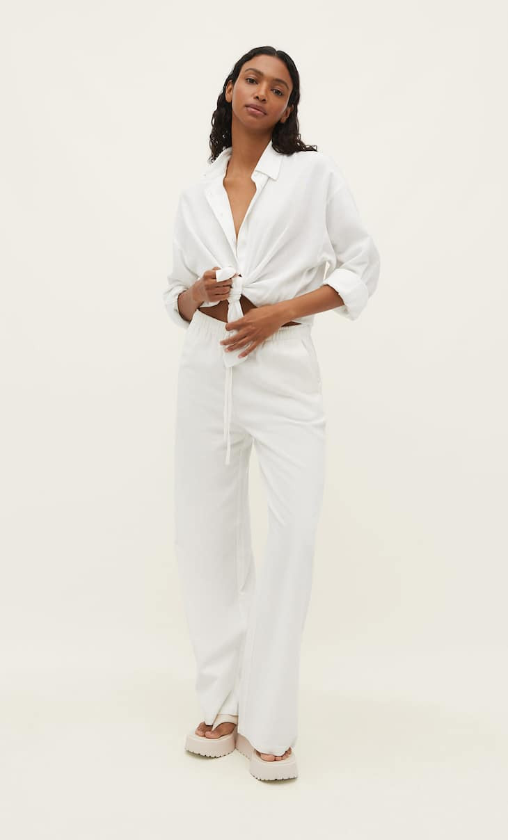 Relaxed-fit shirt featuring a button-down collar, long cuffed sleeves and a button-up front. Avai... | Stradivarius (UK)