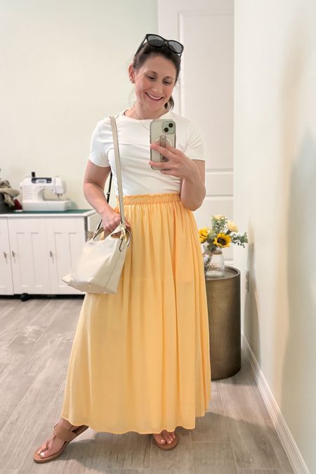 reversible skirt that is petite friendly. The other side is white. There’s also a pink version of this skirt. The skirt also has pockets!

#LTKStyleTip #LTKSeasonal #LTKOver40
