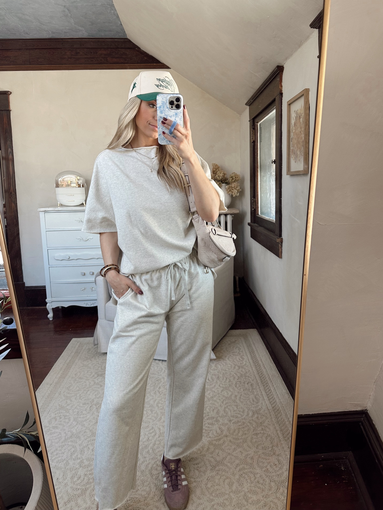 Grey amazon set
Lounge set
Wearing a medium, tts
