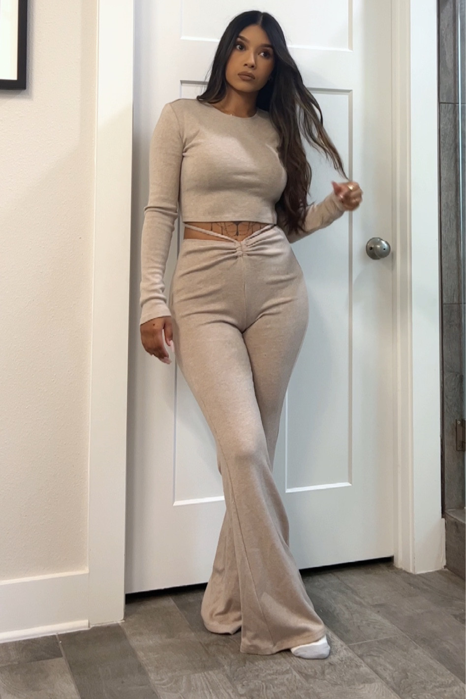 Small, linked wide leg pant version that matches 