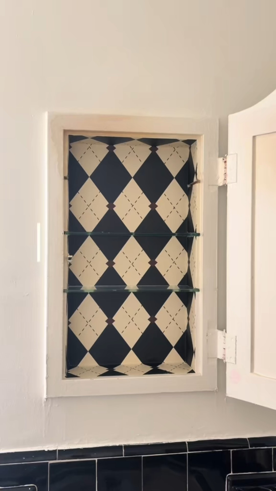 the prettiest wallpaper!! 

#homedecor #artdeco #midcenturymodern #vintagehome #apartmentinspo

#LTKHome #LTKSaleAlert #LTKGiftGuide