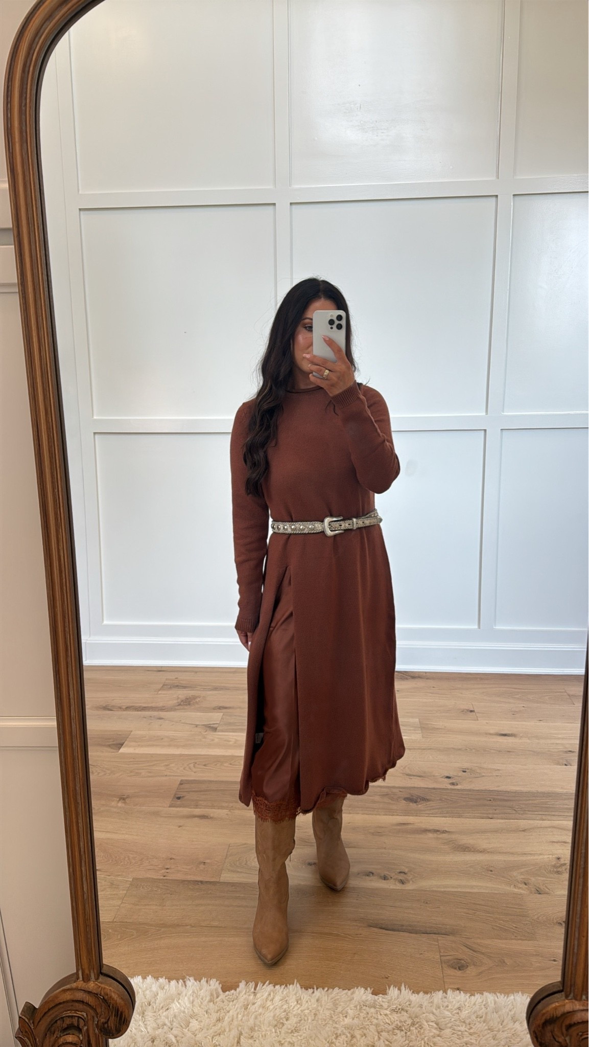 Three western-inspired outfits perfect for concerts, fall festivals, or Nashville trips! Loving the earthy colors, embroidery, denim, and cowboy accessories.
#WesternFashion #NashvilleOutfit #ConcertStyle #FallFashion #CowgirlStyle