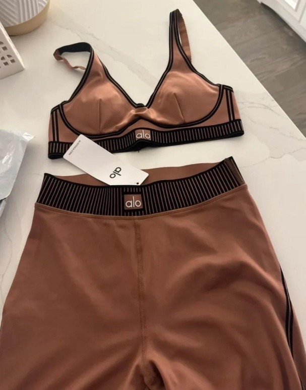 Alo set fire 🔥 comes in many sizes and colors !!!

#LTKFindsUnder100 #LTKSaleAlert #LTKSeasonal