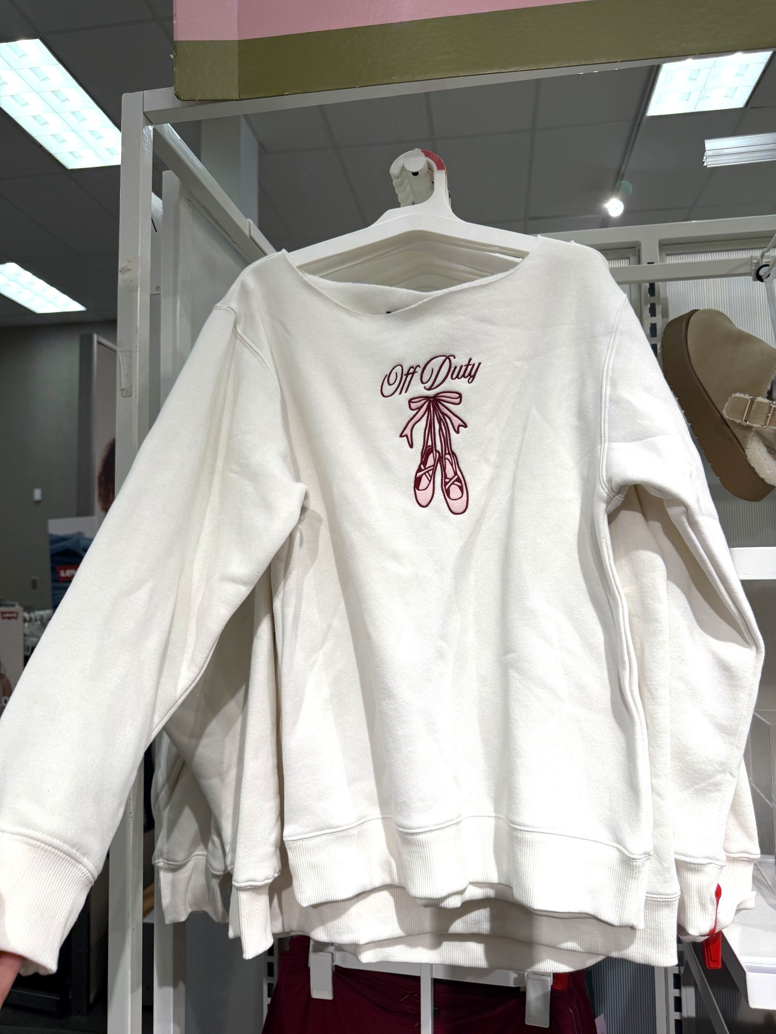 Off the shoulder sweater! 🩰 perfect for back to school and fall season 🙂‍↔️

#LTKActive #LTKFindsUnder50 #LTKStyleTip