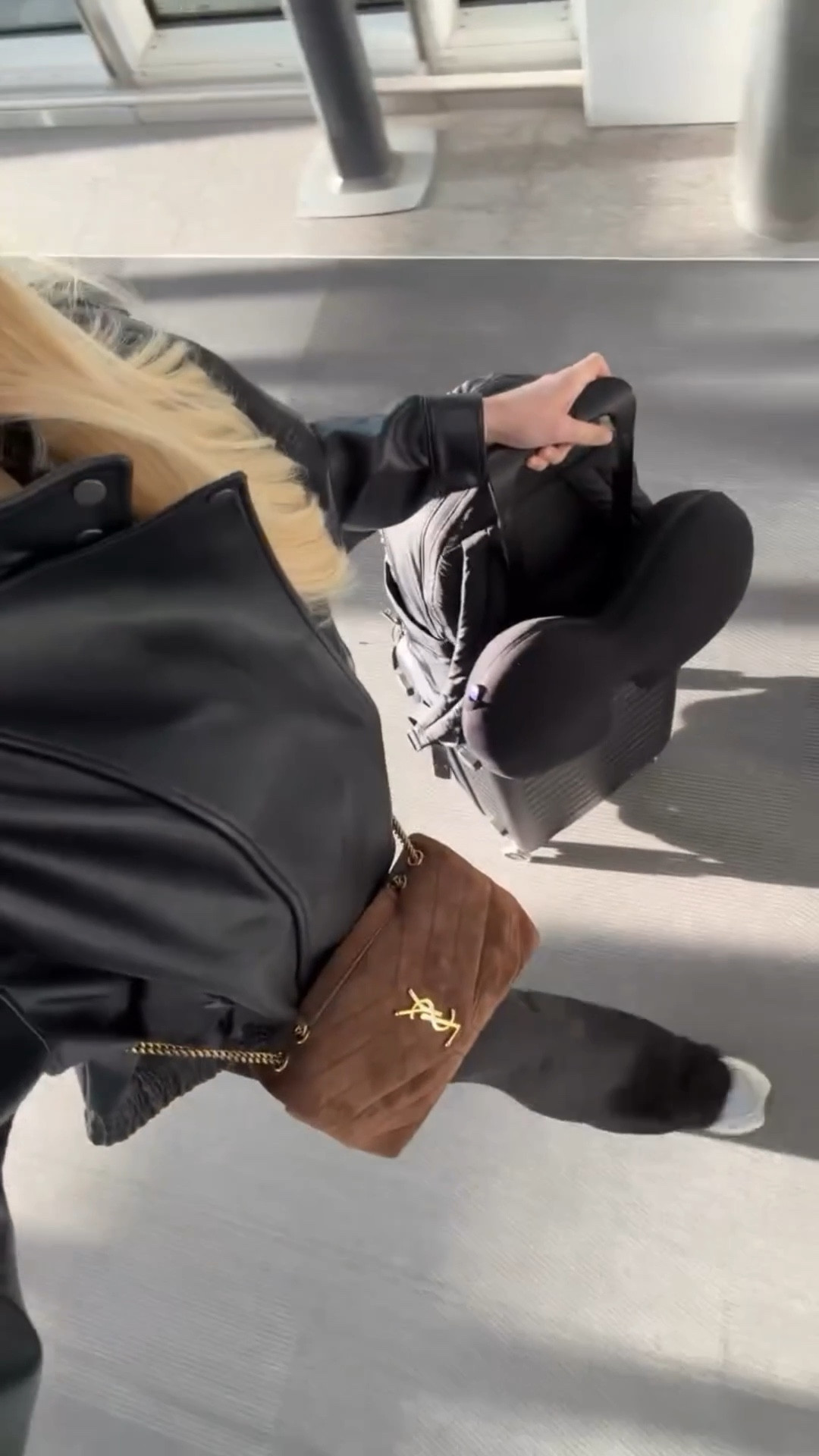 Airport outfit - Wearing a small in top and jacket, medium in pants (sized up for pregnancy), shoes are tts! #kathleenpost

Winter outfit, winter errand look, airport outfit, school pick up, school drop off



#LTKootd #LTKTravel #LTKSeasonal