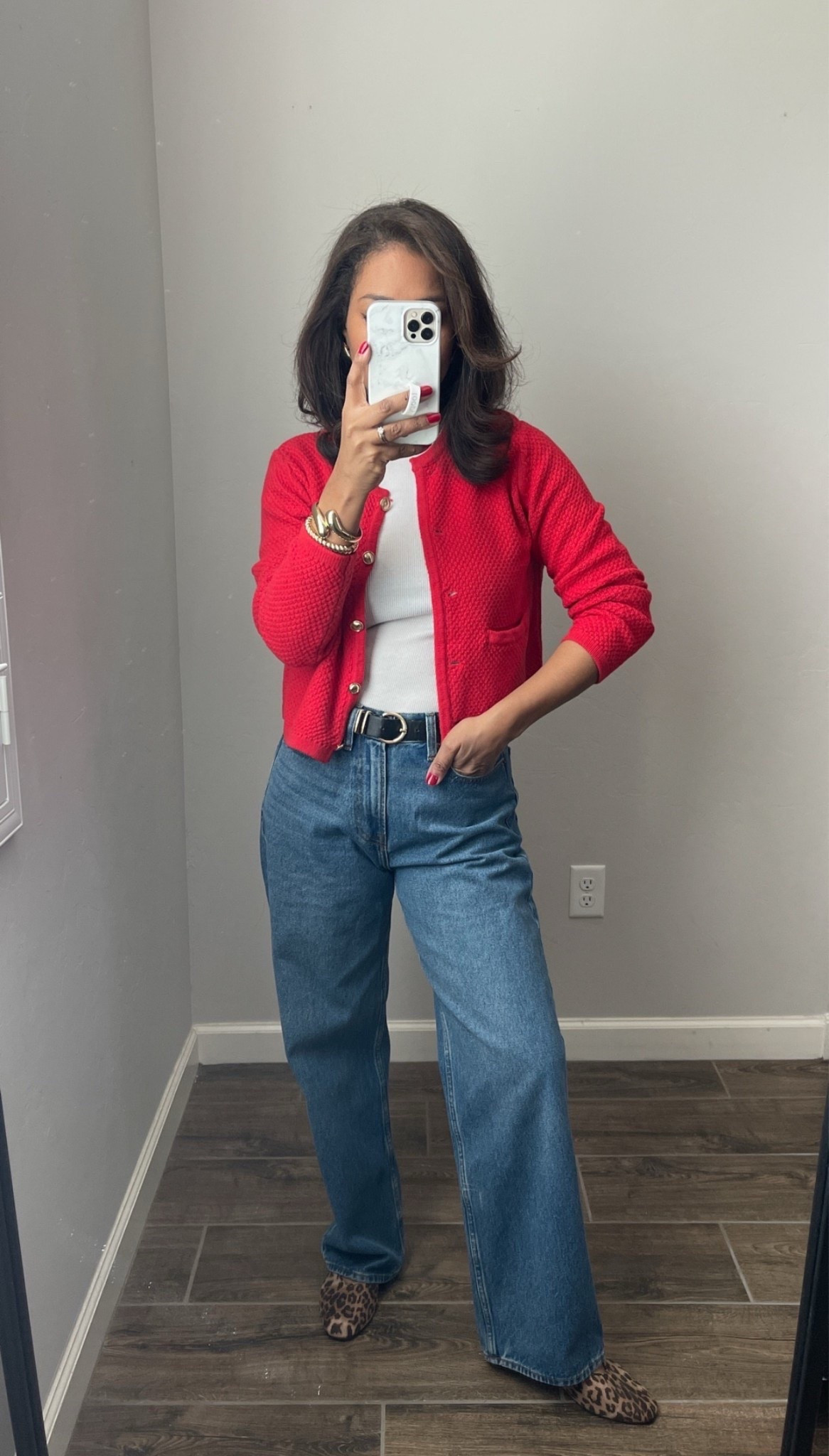 Today’s OOTD. Wearing a small in the cardigan. Jeans are a size 27 regular 

#ltkfindsunder100 #ltkstyletip #ltkfindsunder50

