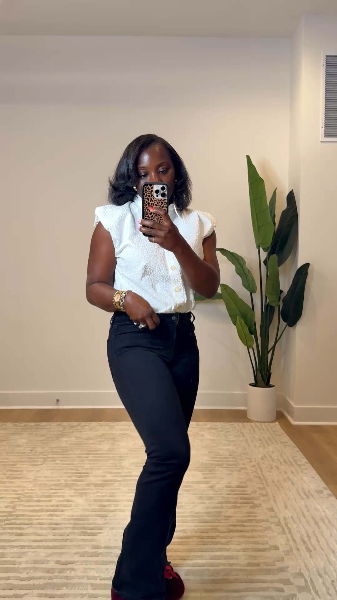 I absolutely love this look. The top is so sophisticated and can be dressed up or down. This is the cutest spring top from @Zara . Spring outfit, Mother’s Day, ootd, white top, white blouse

#LTKootd #LTKMothersDay #LTKgrwm