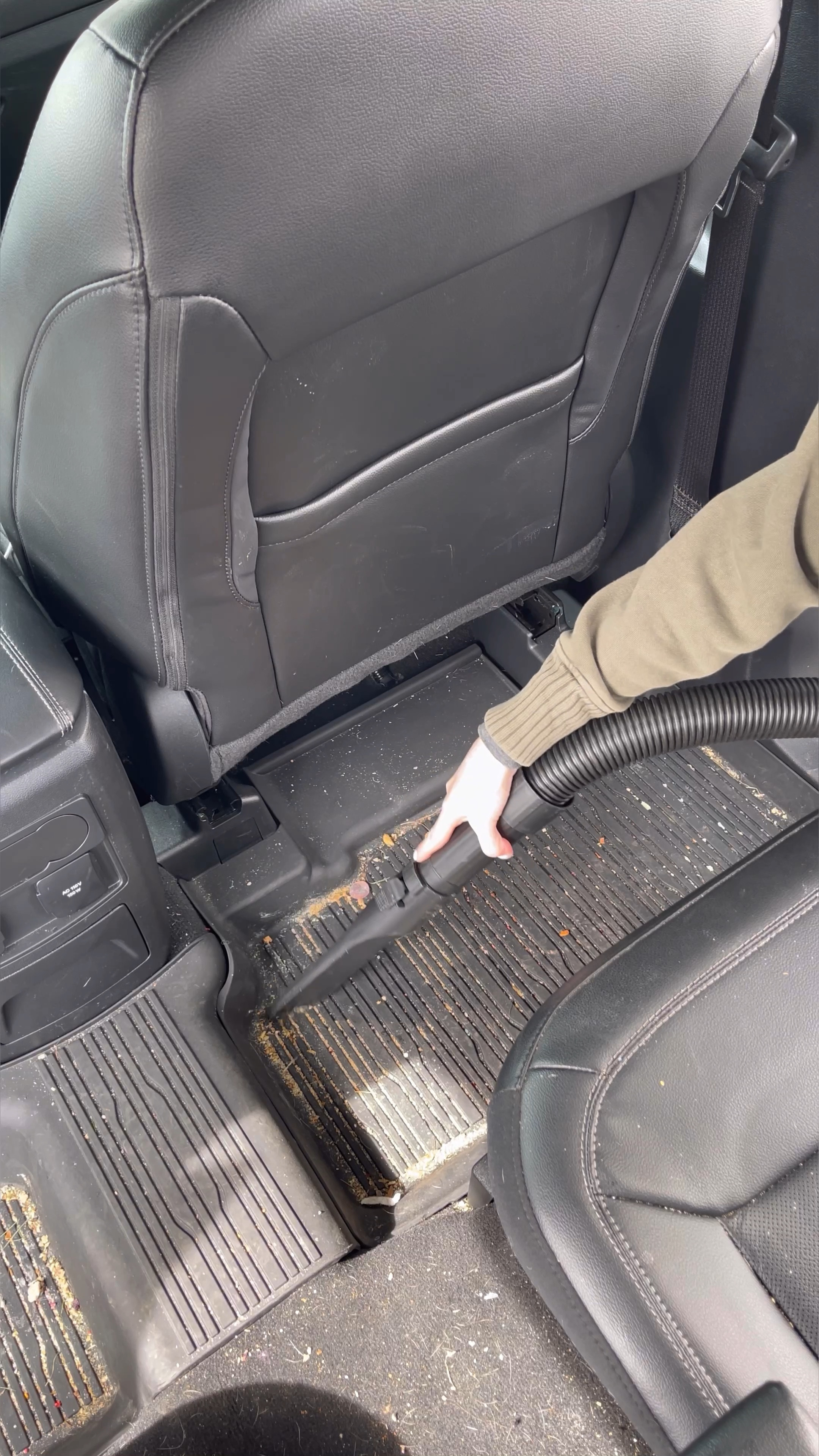 Clean with me: car edition 🚗 

#LTKkids #LTKhome #LTKfamily