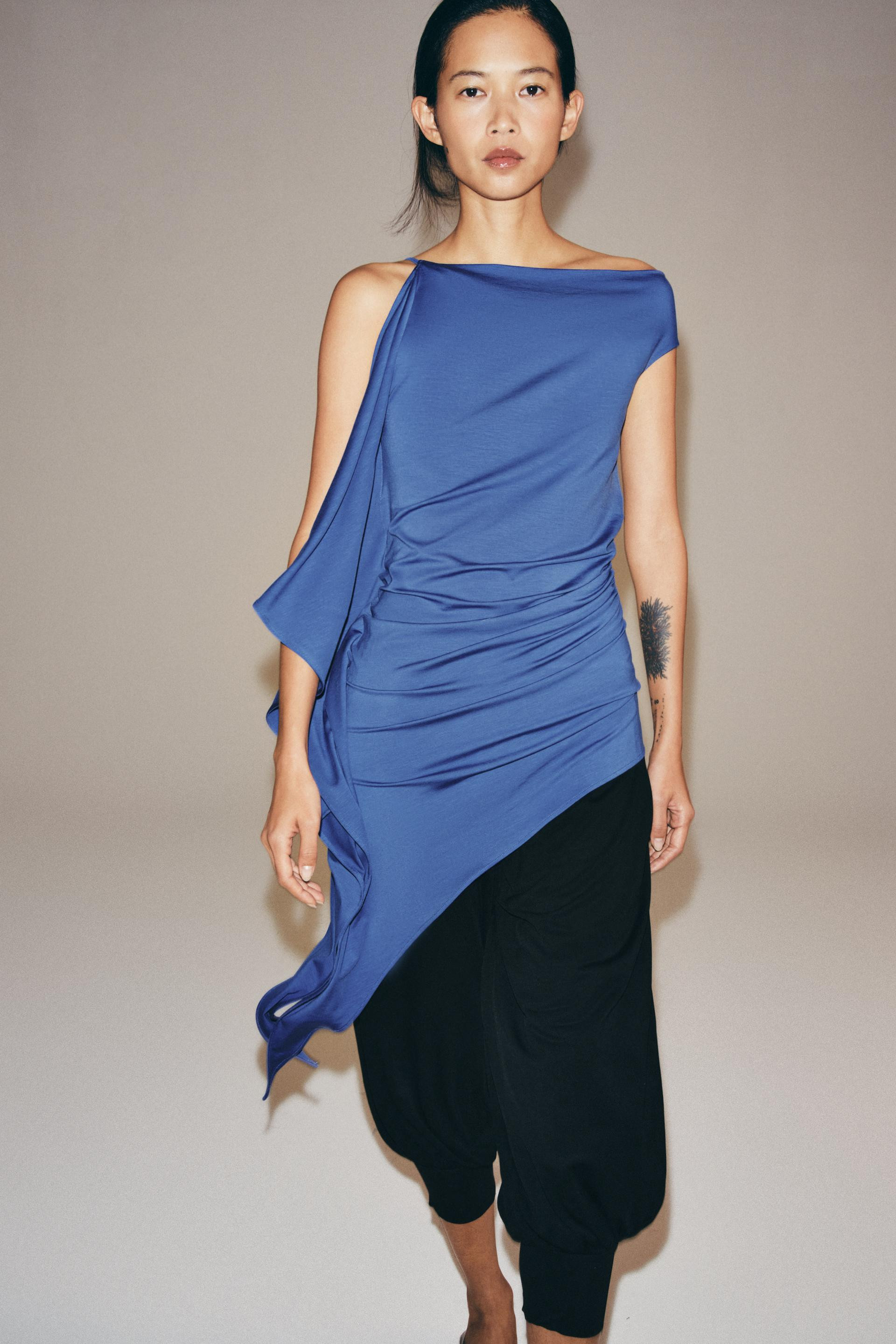 ASYMMETRIC TOP | Zara US