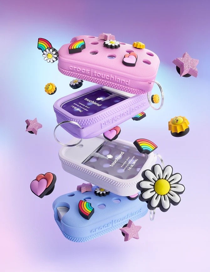 Crocs has teamed up with Touchland hand sanitizers to create this adorable case that comes with five Jibbitz and a clip to add to a backpack, tote bag, locker, anywhere. They come in four colors and are selling out quickly!! The Touchland hand sanitizers are an Allure Beauty Award winner 🥇 

Comment SHOP below to receive a DM with the link to this post on my LTK ⬇ https://liketk.it/5kvxK #ltkstyletip #ltkfindsunder50 #ltkkids

#LTKKids #LTKFindsUnder50 #LTKStyleTip