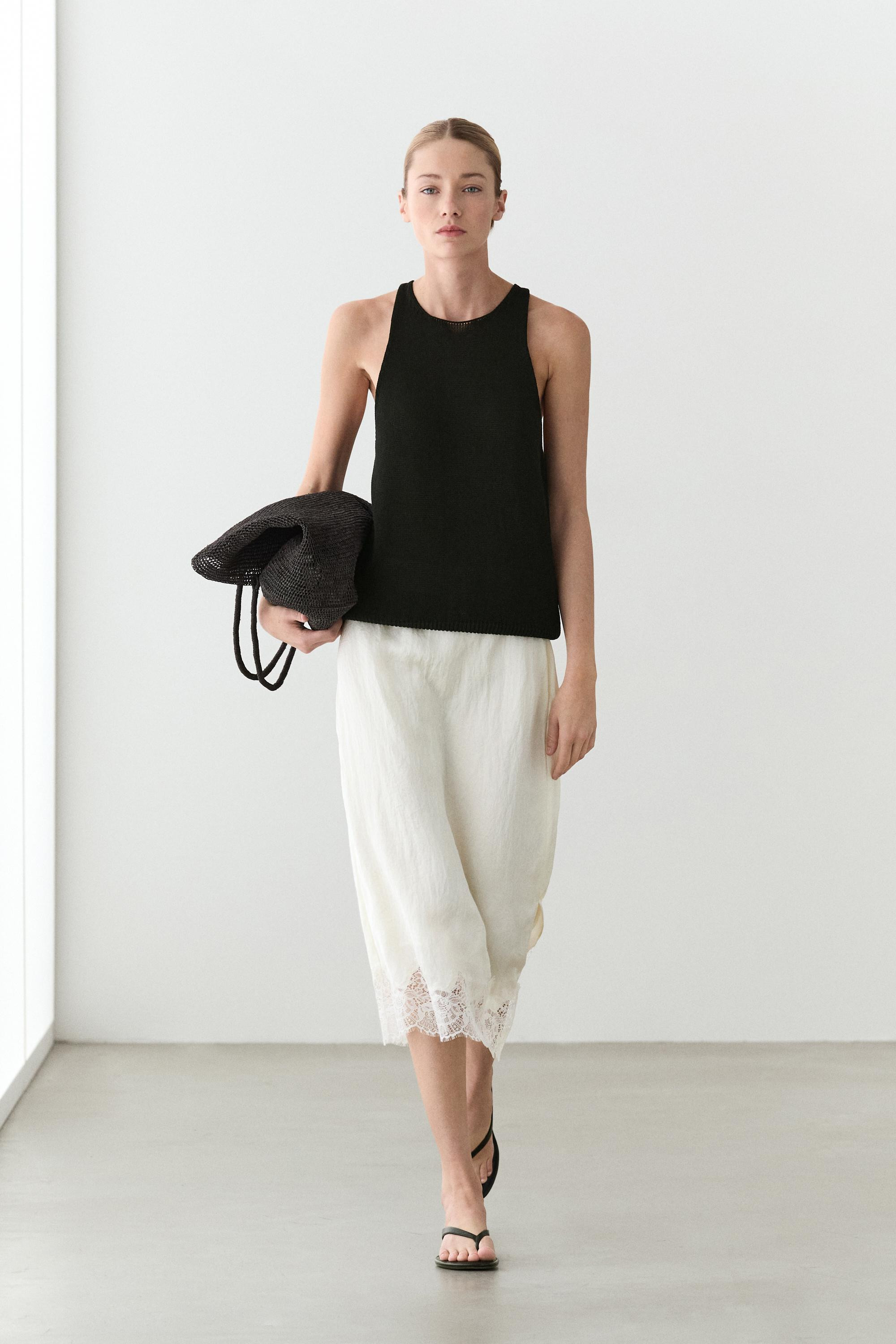 Midirock aus flie\u00dfendem Material. Seitlicher Rei\u00dfverschluss. Mit Spitzenbesatz am Saum.... | Massimo Dutti DE