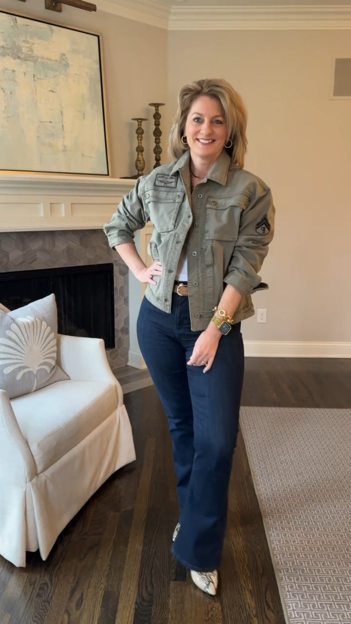 How to style a utility jacket 👌🏻 

#OOTD #StylingTips #PersonalStyling #effortlesstyle #LateWinterFashion #EarlySpringFashion #personalstylist #nashvillestylist #StyleOver40 #LTKVideo

#LTKStyleTip #LTKSeasonal #LTKWatchNow