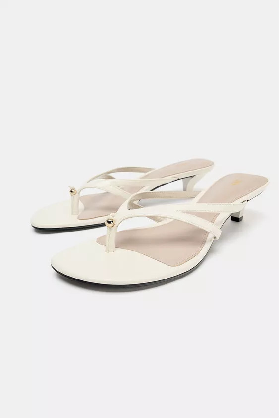 Leather sandals. Straps on the front with toe divider. Metal detail. Kitten heel. Round toe. Heel... | Zara UK