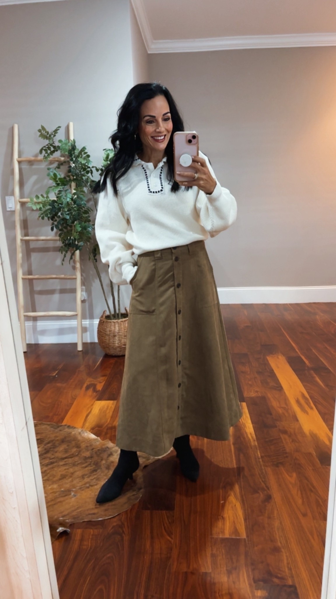 Target college sweater with a
Faux suede skirt and boots
Thanksgiving day look


#LTKHoliday #LTKOver40 #LTKFindsUnder50