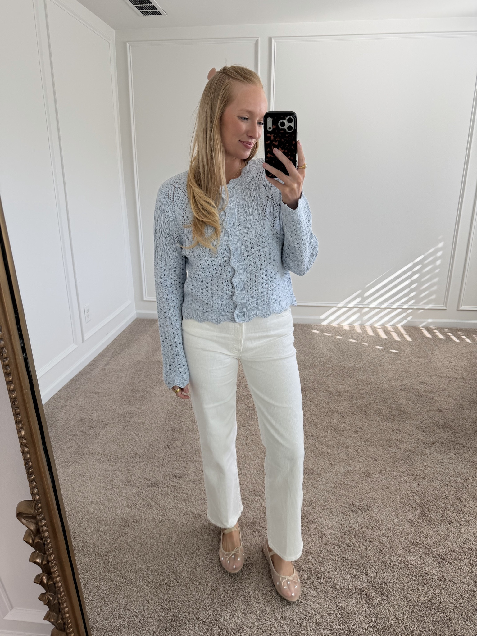 Cute winter to spring transition outfit! White jeans are my go to during spring. Wearing a size medium in the cardigan and a 27 in the jeans. 

Target outfit // white jeans // spring outfit // target haul 