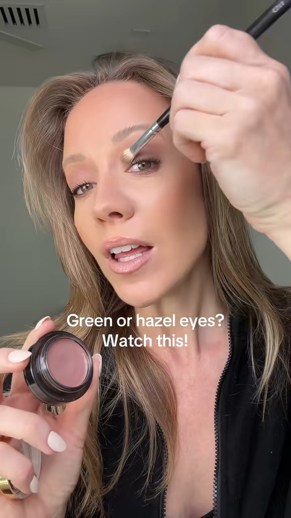 This is Social and great for bringing out green or hazel eyes!! 

#meritsocial #meritsoloshadow 