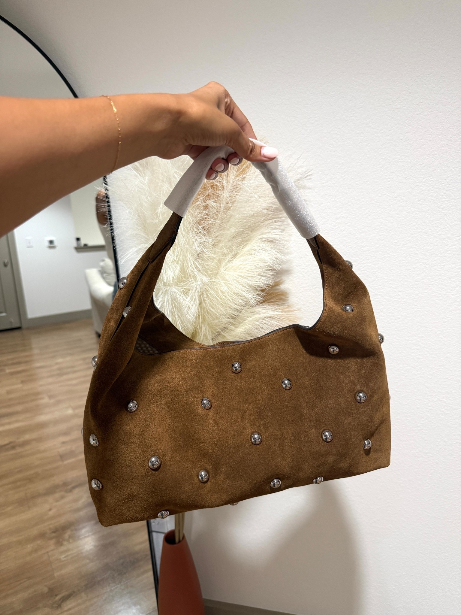 IN LOVE with Madewell’s Mylie Shoulder Bag 😍 

Madewell, suede bag, suede shoulder bag, studded bag, brown suede bag, fall bag, handbag

#LTKStyleTip #LTKItBag #LTKxMadewell