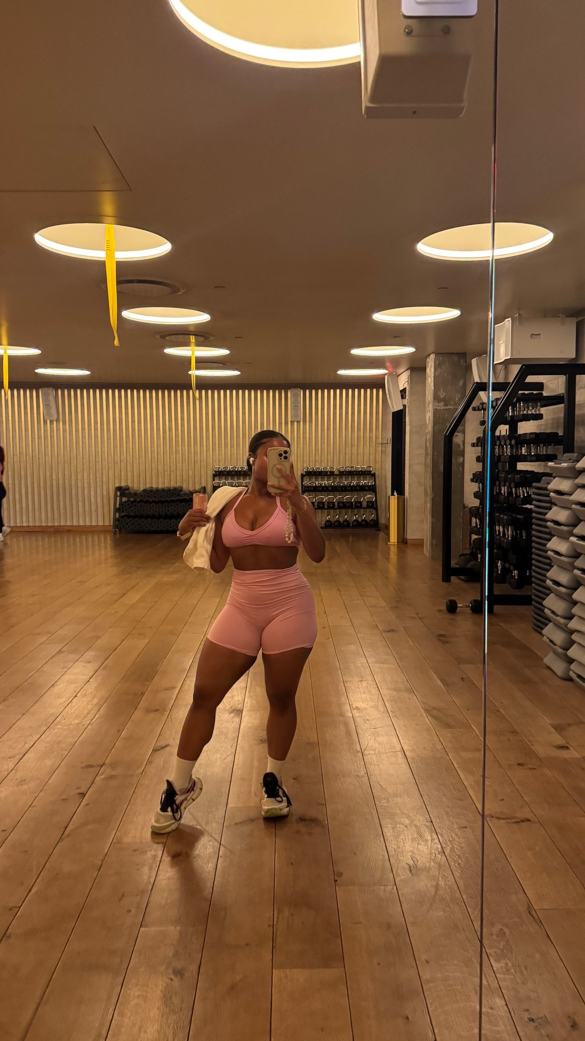 M top
L shorts

#LTKMidsize #LTKFindsUnder100 #LTKActive