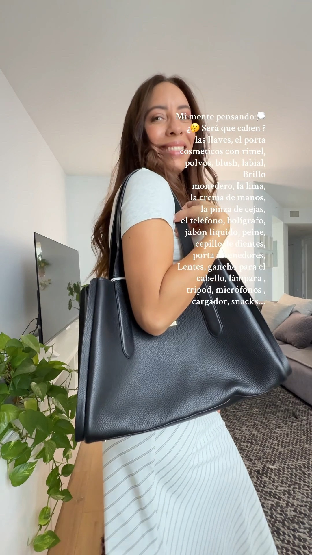 Que llevo en mi bolsa, me hacía falta una cartera negra y grande para mi armario cápsula y estoy feliz de haber elegido esta cartera de cuero cabe todo la amo, es de @Radley London

#LTKOver40 #LTKGiftGuide #LTKU