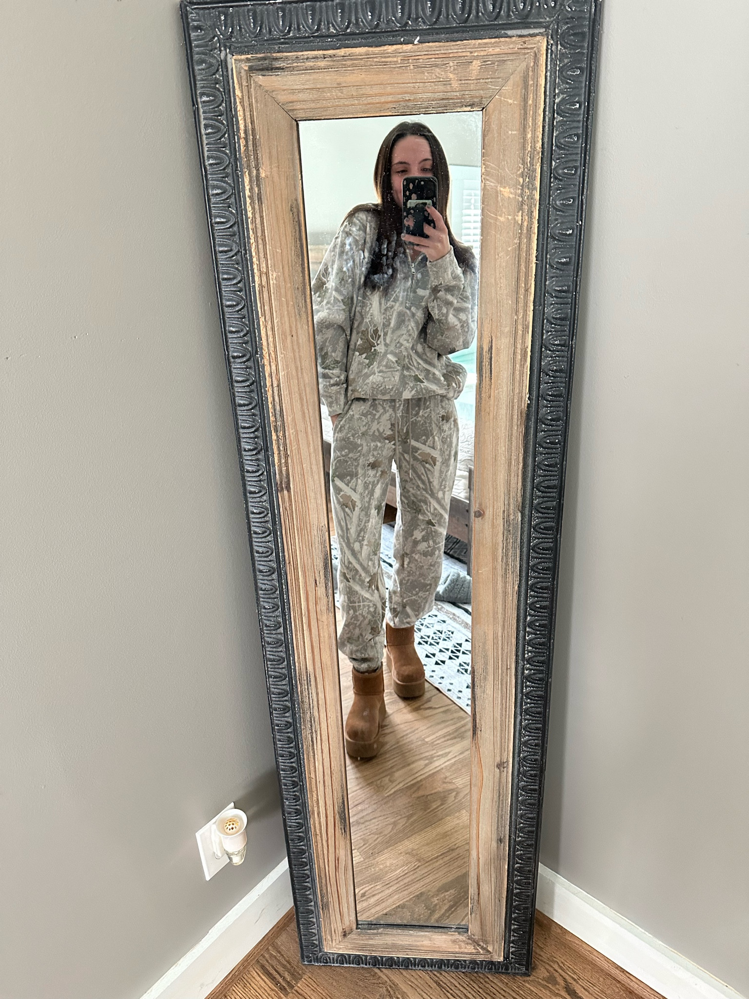 THIS SET.😍 Abercrombie out did themselves with this one!!! It’s so soft & comfy! Perfect for travel or busy days!!  Wearing an XS in both! 

#LTKActive #LTKFindsUnder100 #LTKGiftGuide