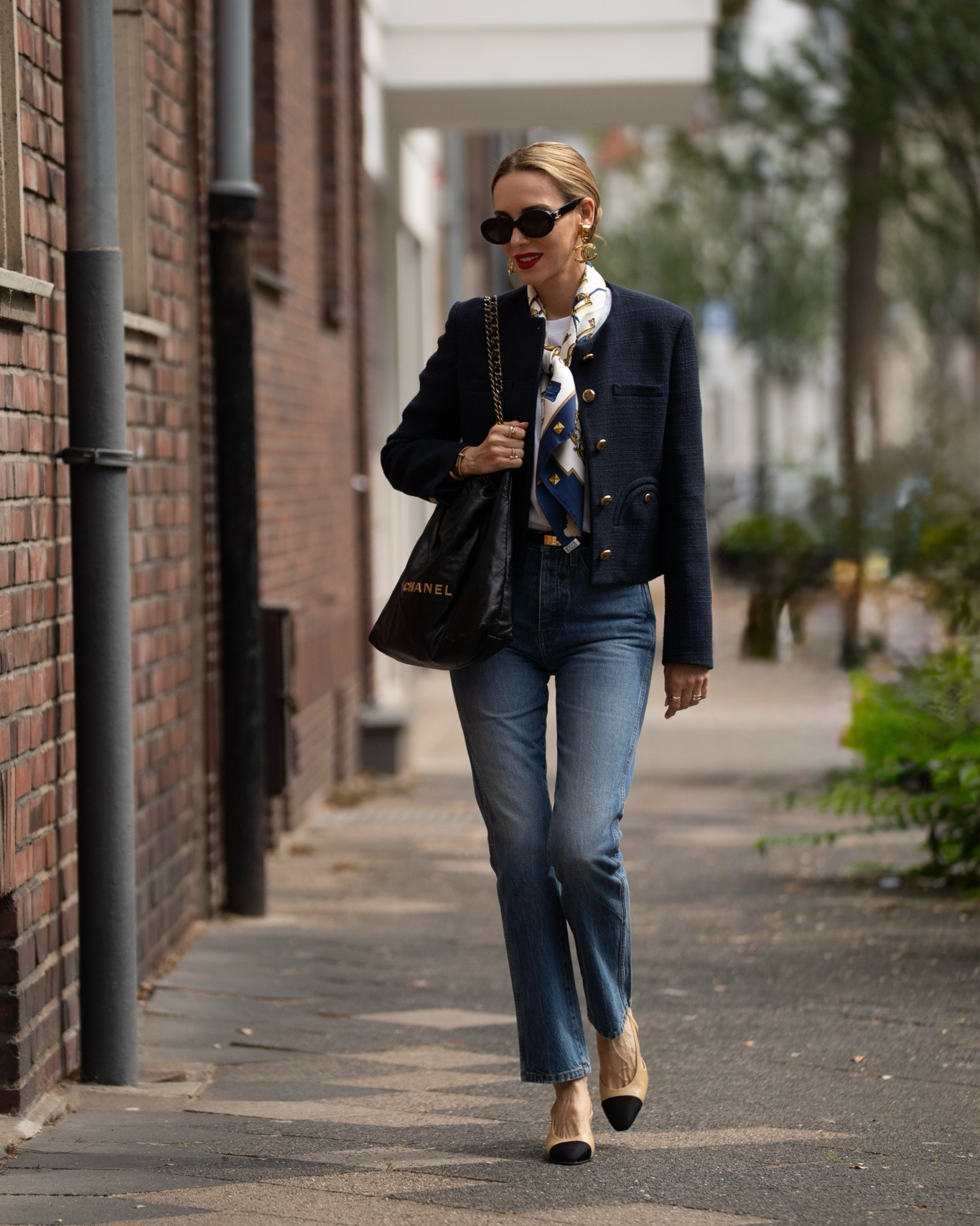 Classic blazer with a straight leg jeans.

#LTKjeans #LTKeurope #LTKFashionMonth
