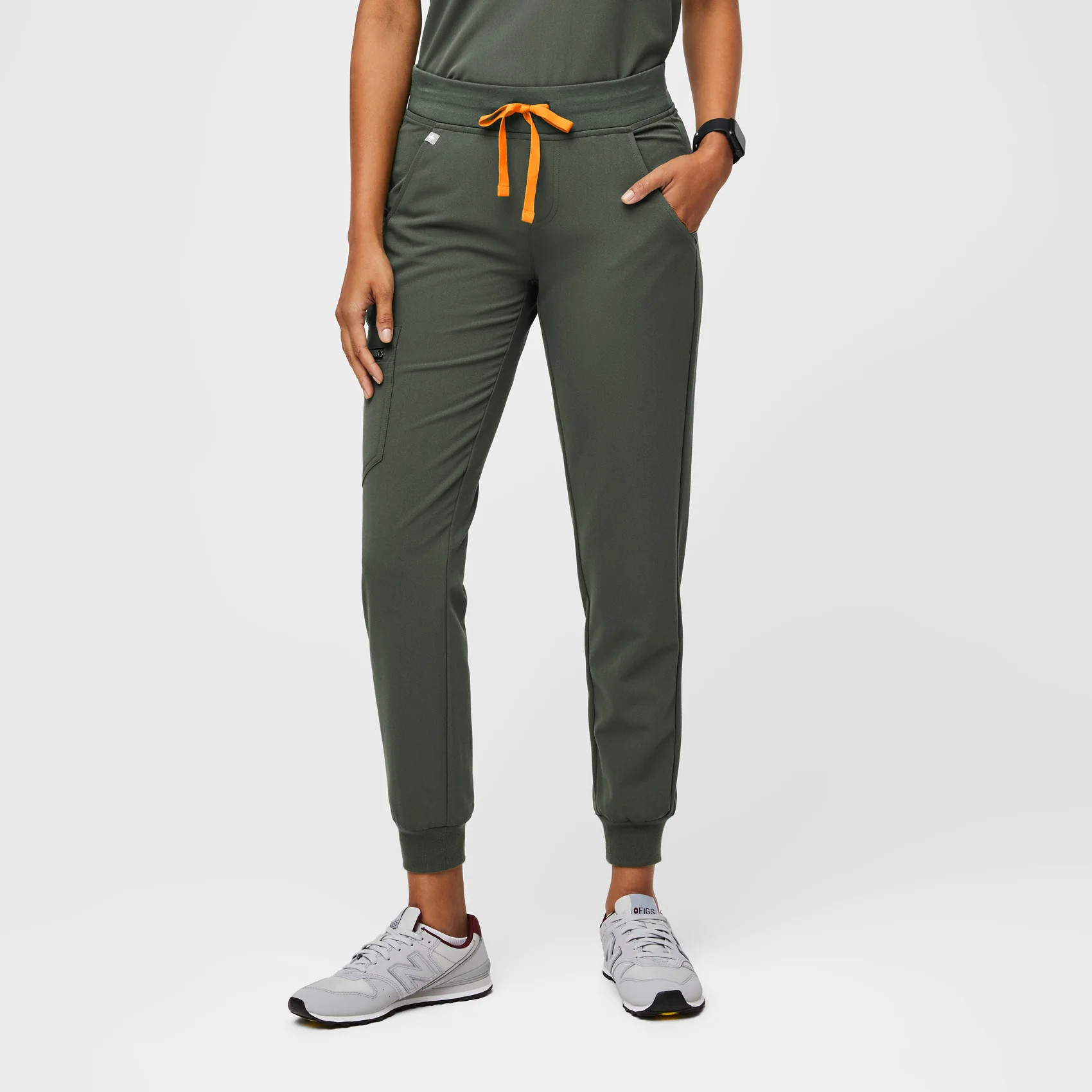 Women's Zamora™ Jogger Scrub Pants - Moss · FIGS | FIGS