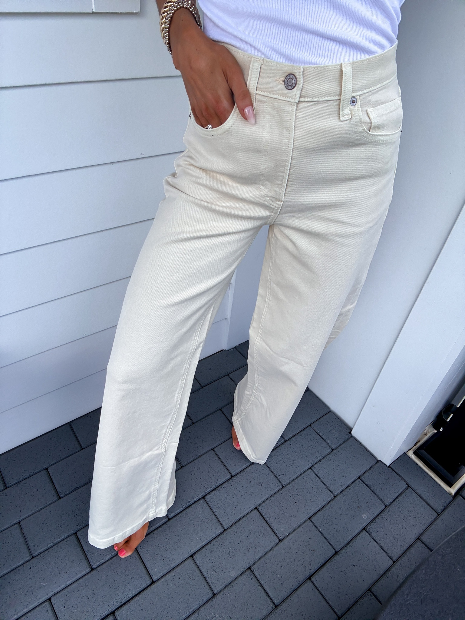 Wearing a size 25 ivory jeans. Fit true to size.

#LTKmomlife #LTKootd #LTKdayinmylife