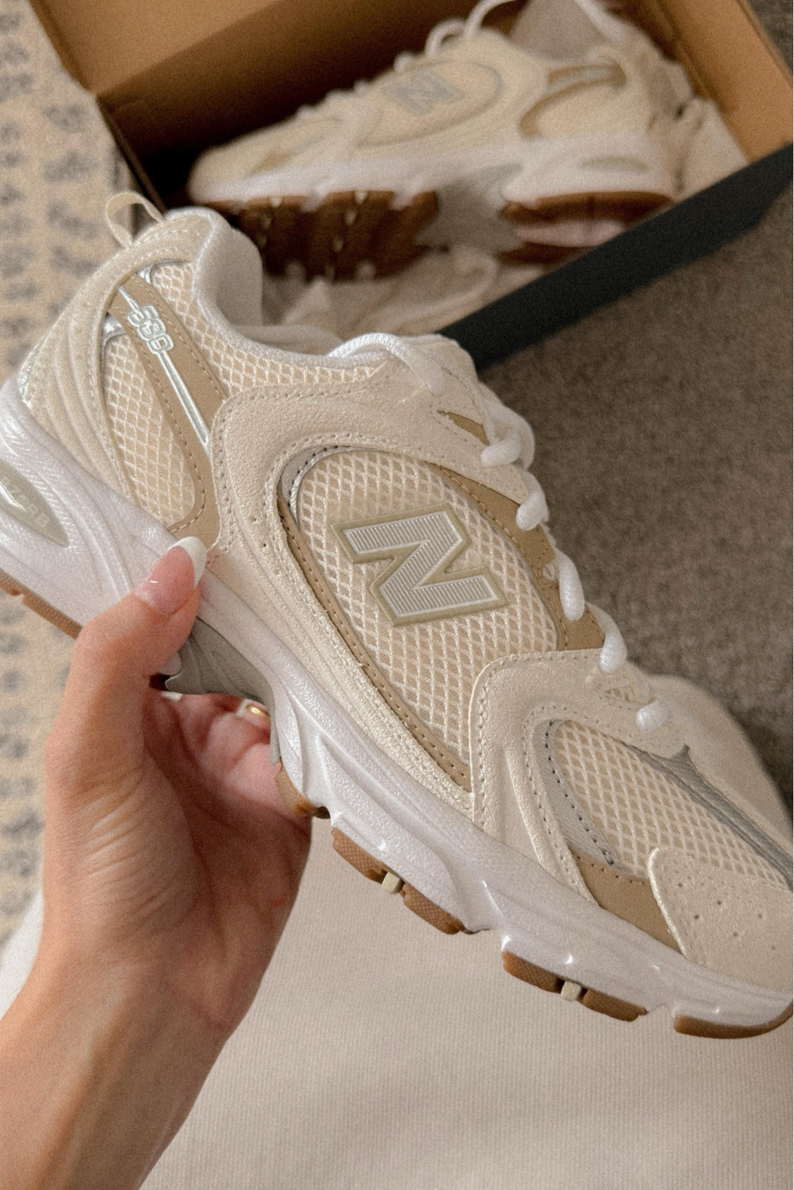 Já que me pediram para ver comprinhas, tá aqui meu tênis novo e com certeza vocês vão me ver usando muito! O que acharam? 🤍

#Newbalance #compras @newbalance