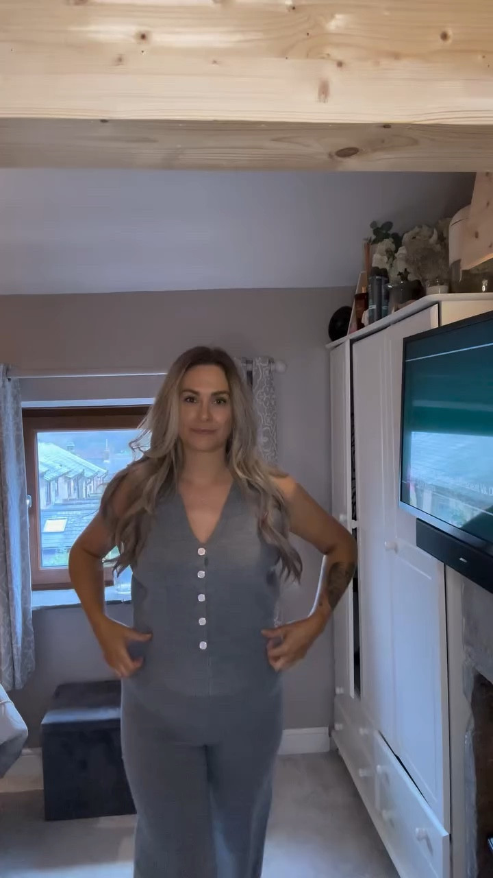 Back with another knitted co-ord 🐨

Honestly, I'm going to be living in all of these over the festive period. They're so comfy, yet look so nice on too 

Co-Ord - 46682471

Stay savvy, shop SHEIN by Searching 9PWJX and use 24SBSAMYP for UP TO 90% OFF on selected items!!

.
.
.
#SHEINBigSalesDay #SHEINHolidaysale #SHEINforAll #saveinstyle #loveshein #ad #grwm #fetiveoutfits #ukmums #firsttimemum #mumssupportingmums #tryonhaul #ootd #ootn

#LTKuk #LTKwinter #LTKmidsize