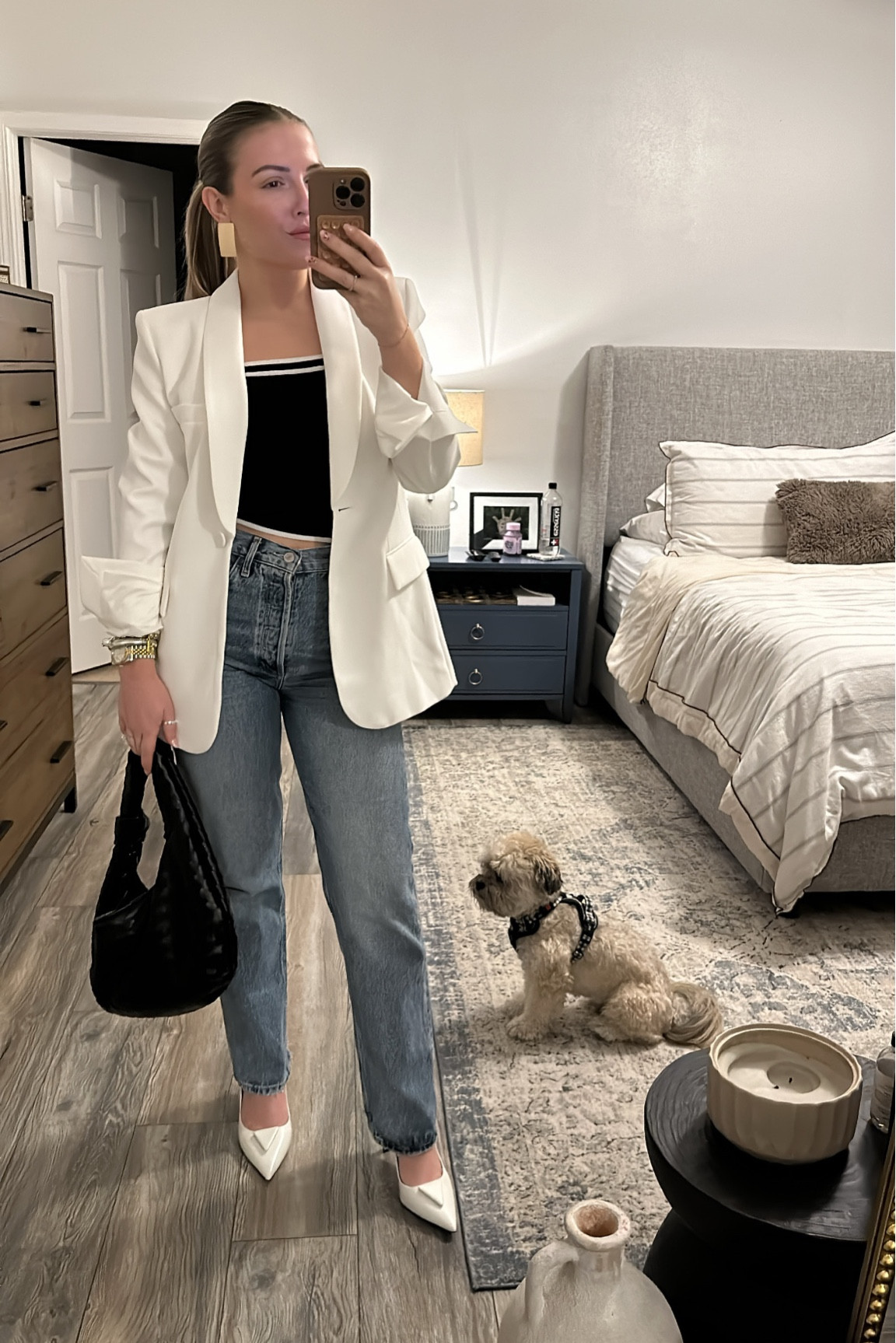 Off to dinner for girls night 🖤