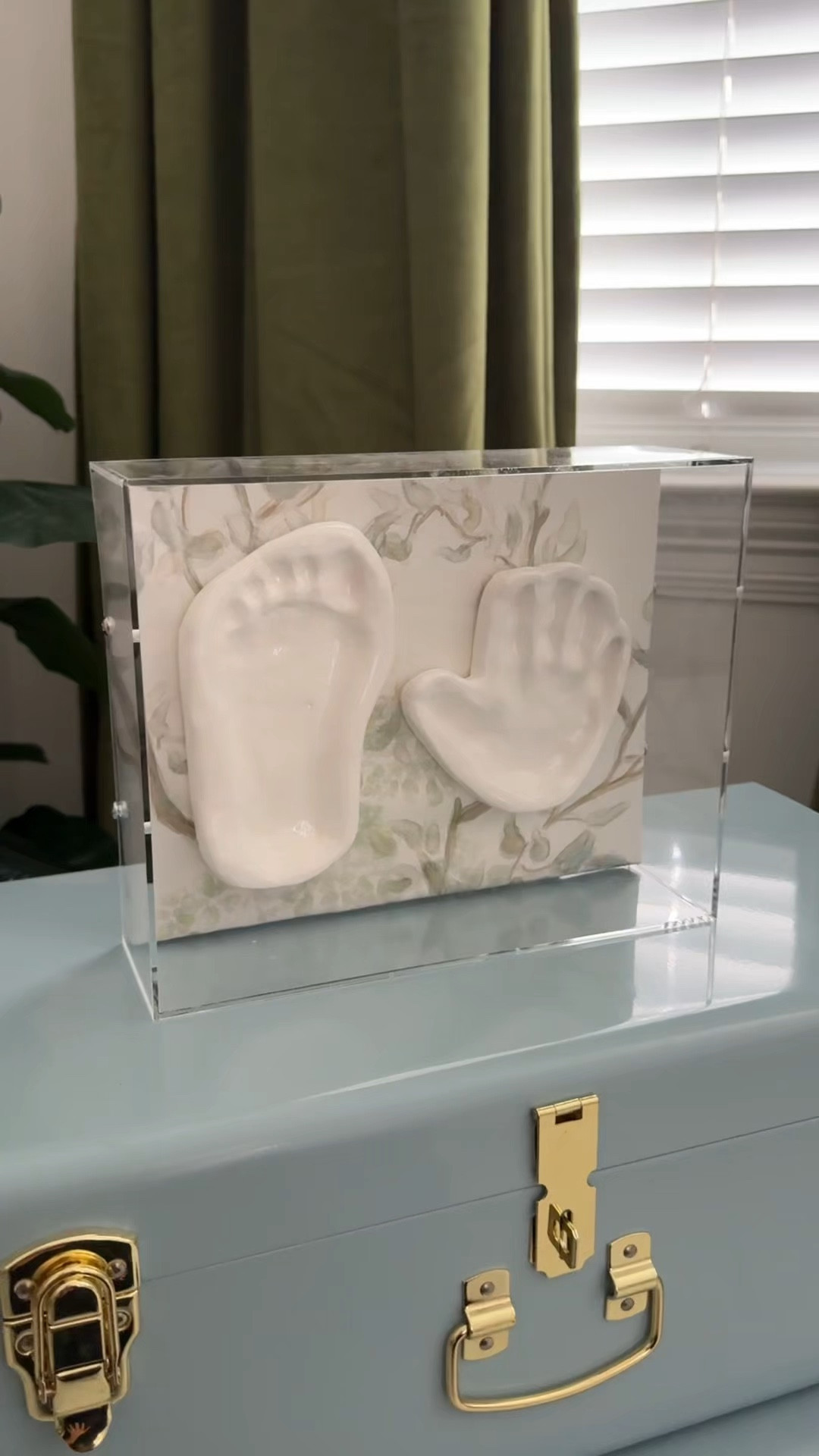 Framing those tiny little hands and feet without the hefty price tag ✨

A super sweet, budget-friendly DIY keepsake you can actually do with your child — and end up with something you’ll treasure forever. Little clay impressions, big sentimental impact 🤍