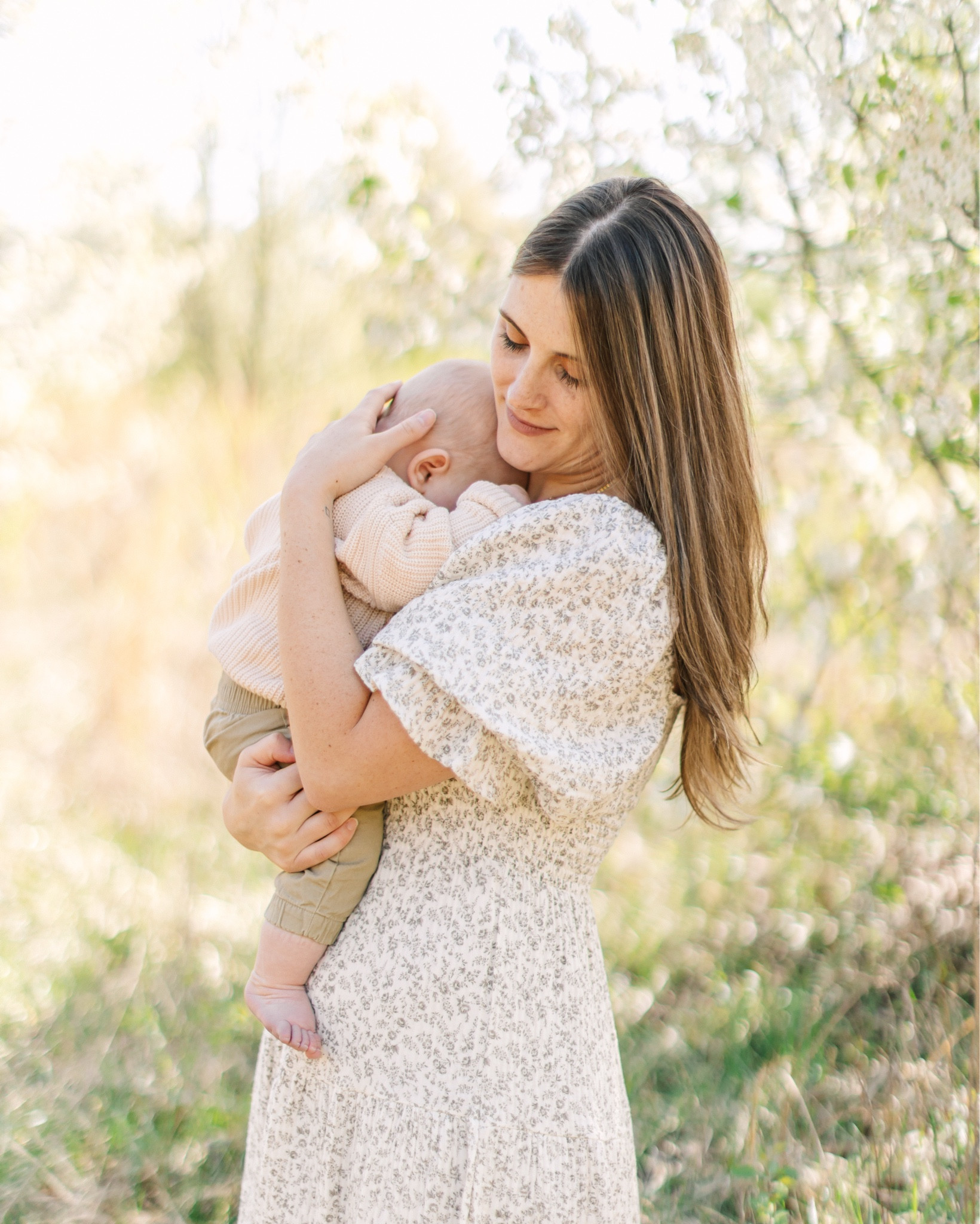 Check out this neutral, floral dress for outdoor family photos that is flattering on so may body types! It’s made Nothing Fits But and has soft, thick material that stretches and doesn’t accentuate your belly! It’s midi length and would look beautiful with ankle boots, flats, or heels! It looked so stunning on this mama with her baby for motherhood portraits!



#LTKmomlife #LTKBump #LTKBaby